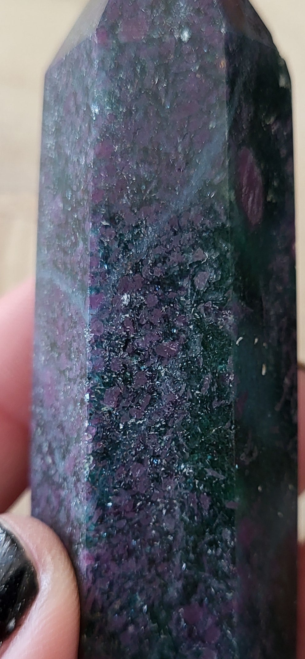 Punta de Rubí con Zoisita