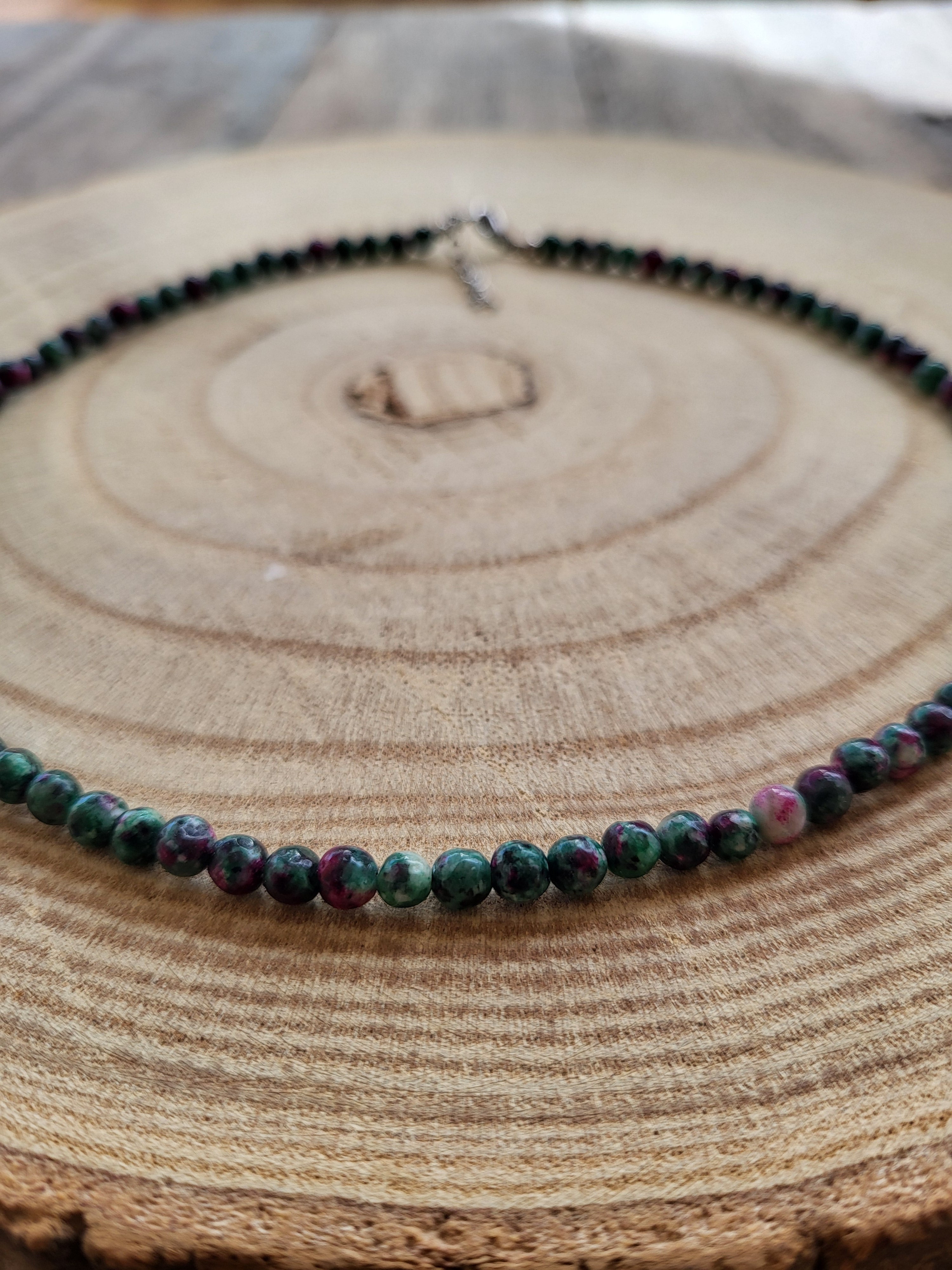 Gargantilla de Rubí con Zoisita