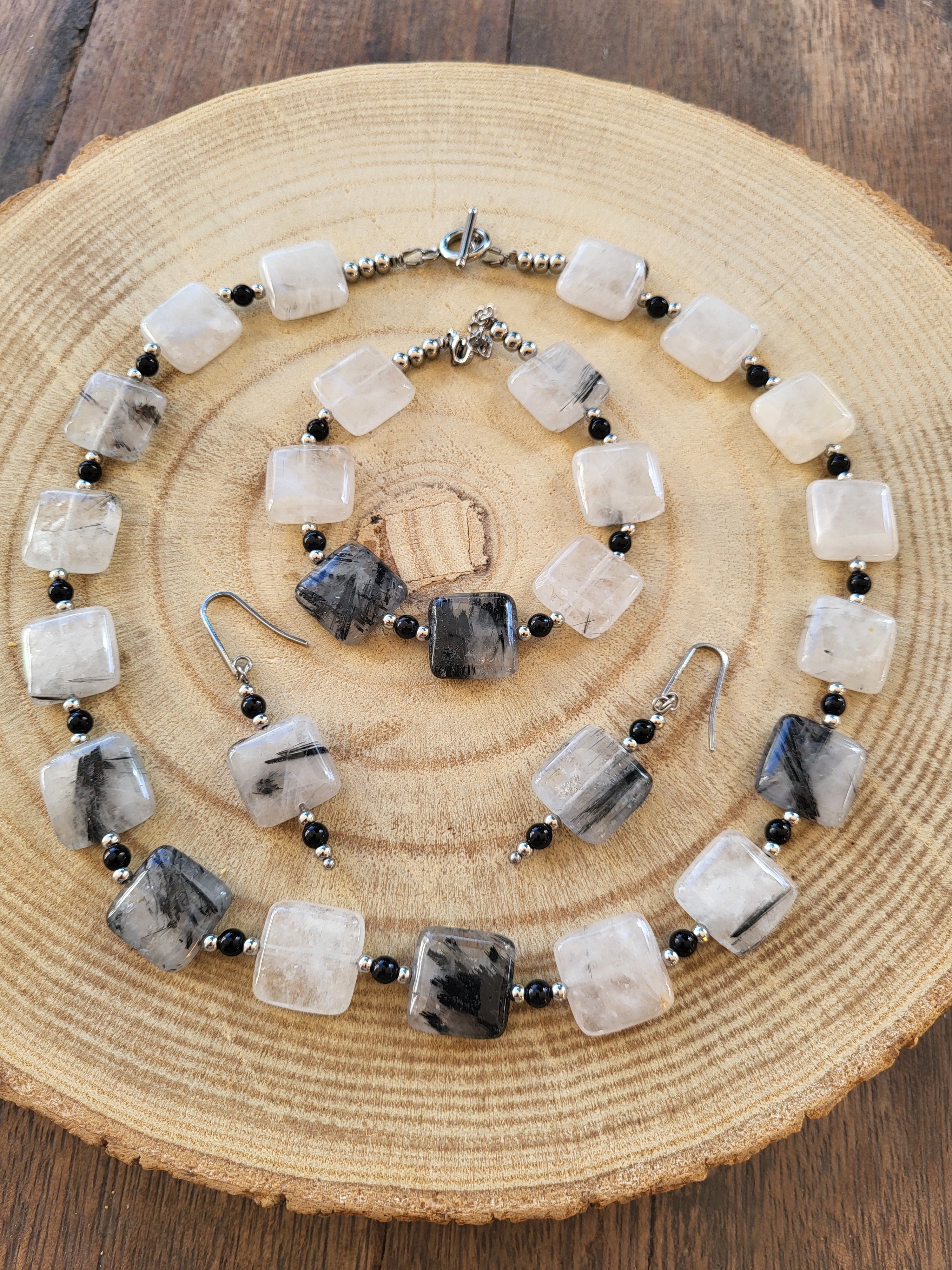 Conjunto de Gargantilla, Pulsera y Pendientes de Cuarzo Blanco con Turmalina