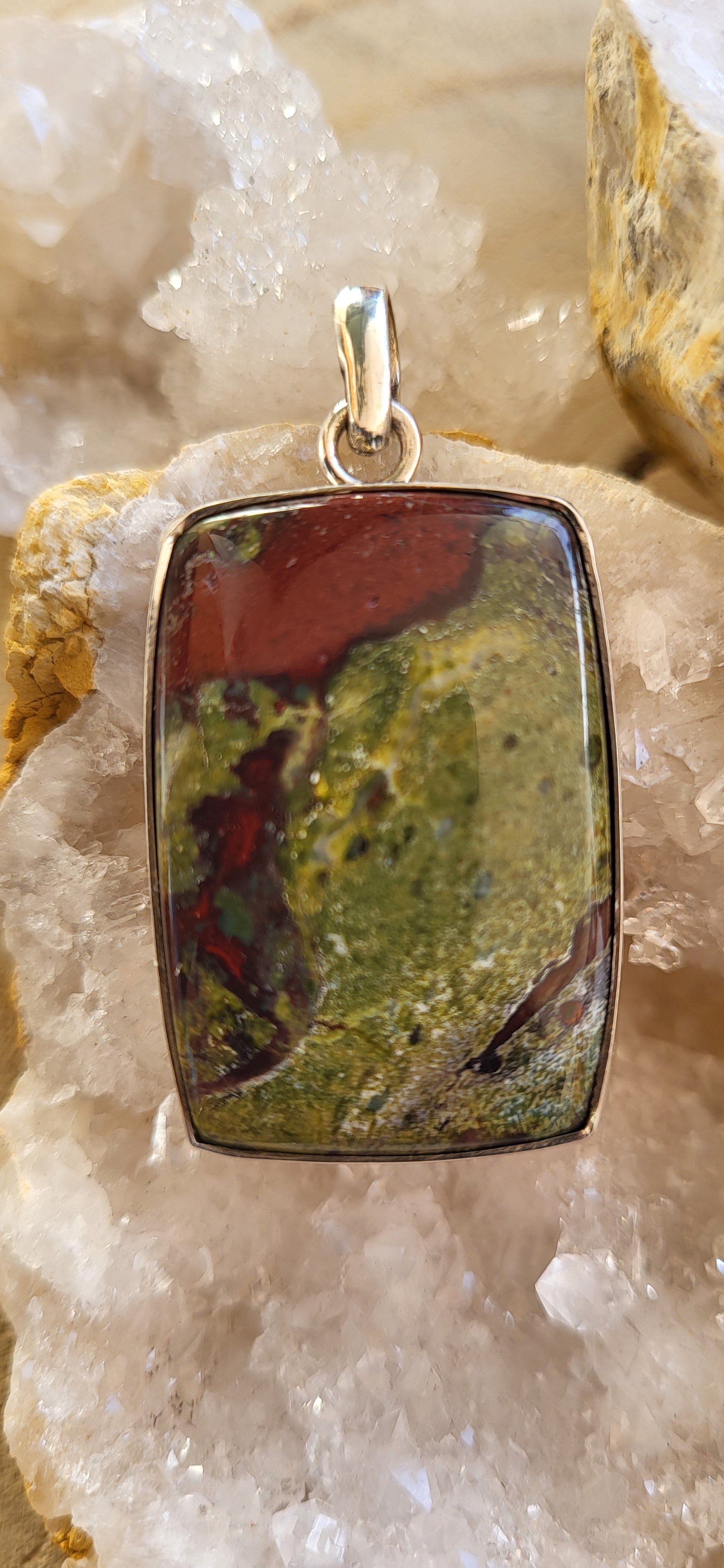 Colgante de Sangre de Dragón Natural en Plata