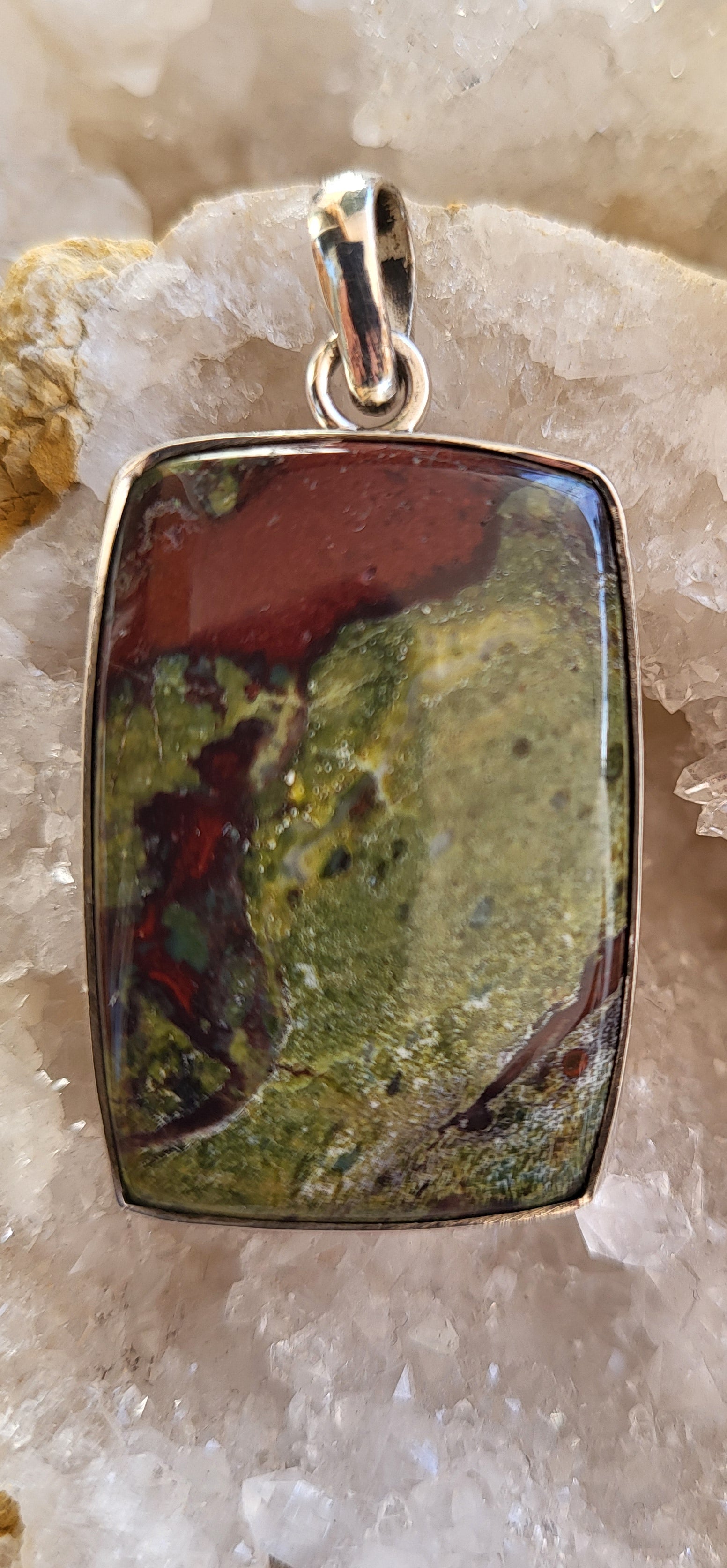 Colgante de Sangre de Dragón Natural en Plata