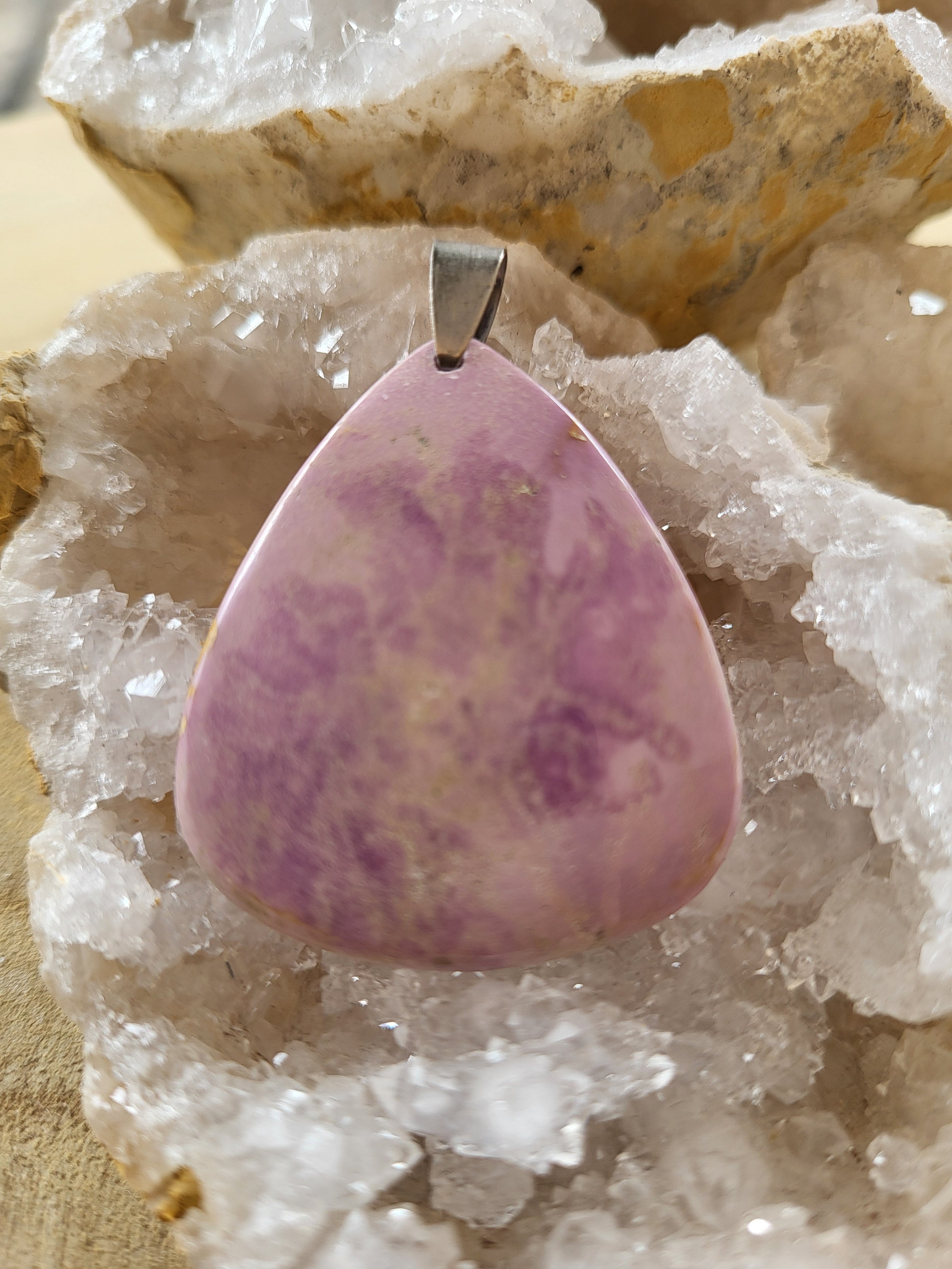 Colgante de Fosfosiderita – Paz Interior, Sanación Emocional y Conexión Espiritual