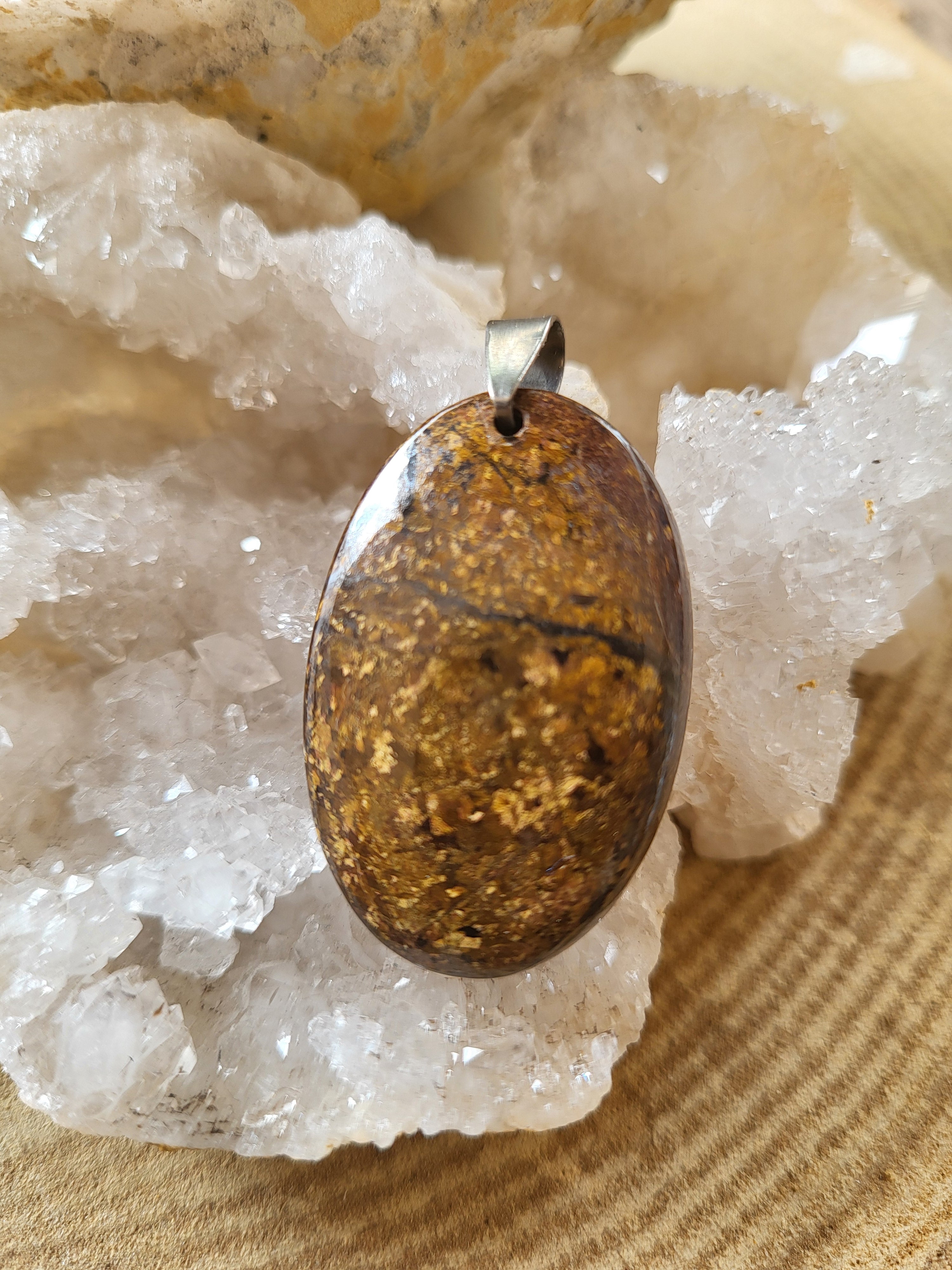 Colgante de Broncita – Protección, Confianza y Poder Personal