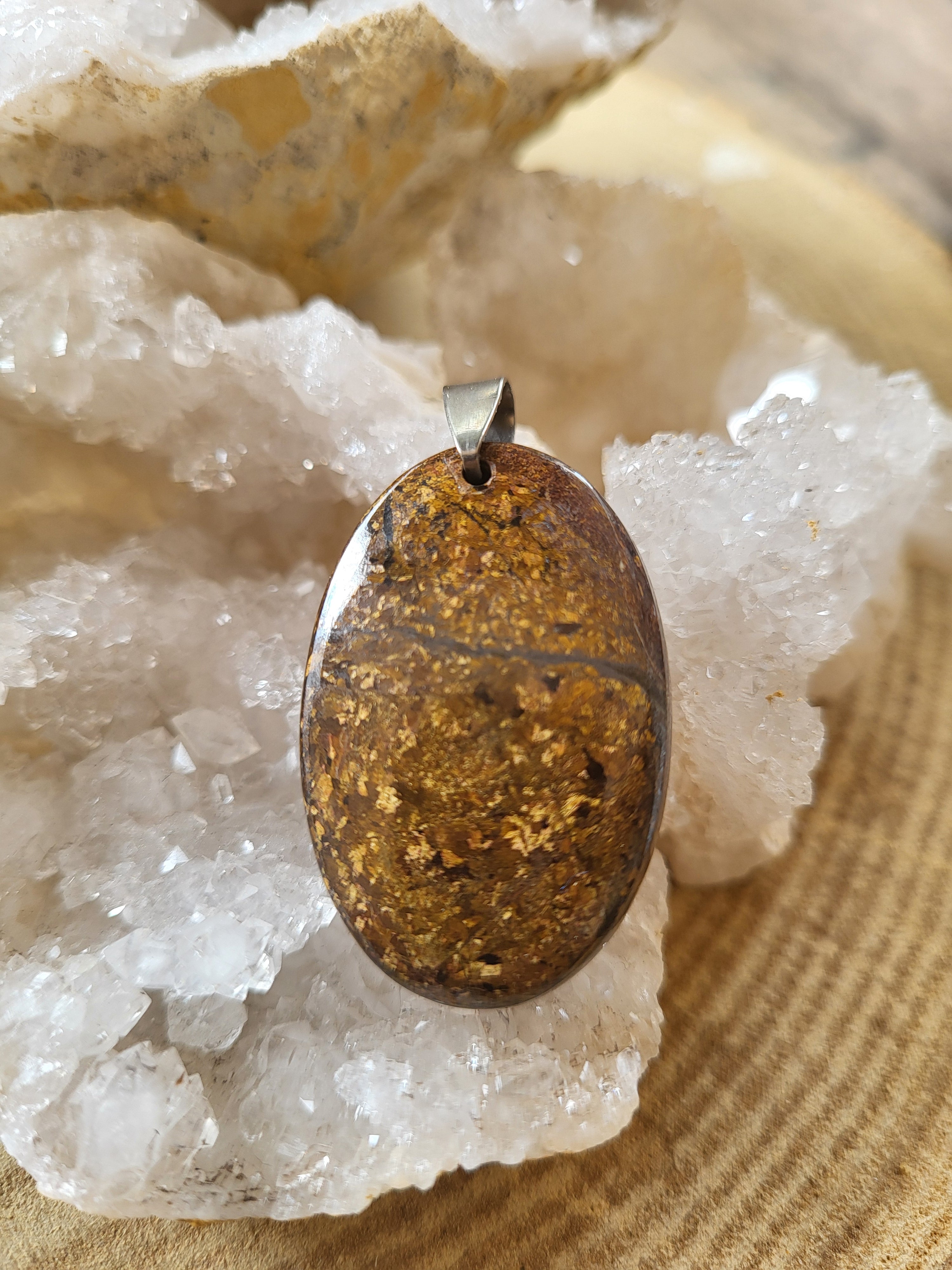 Colgante de Broncita – Protección, Confianza y Poder Personal