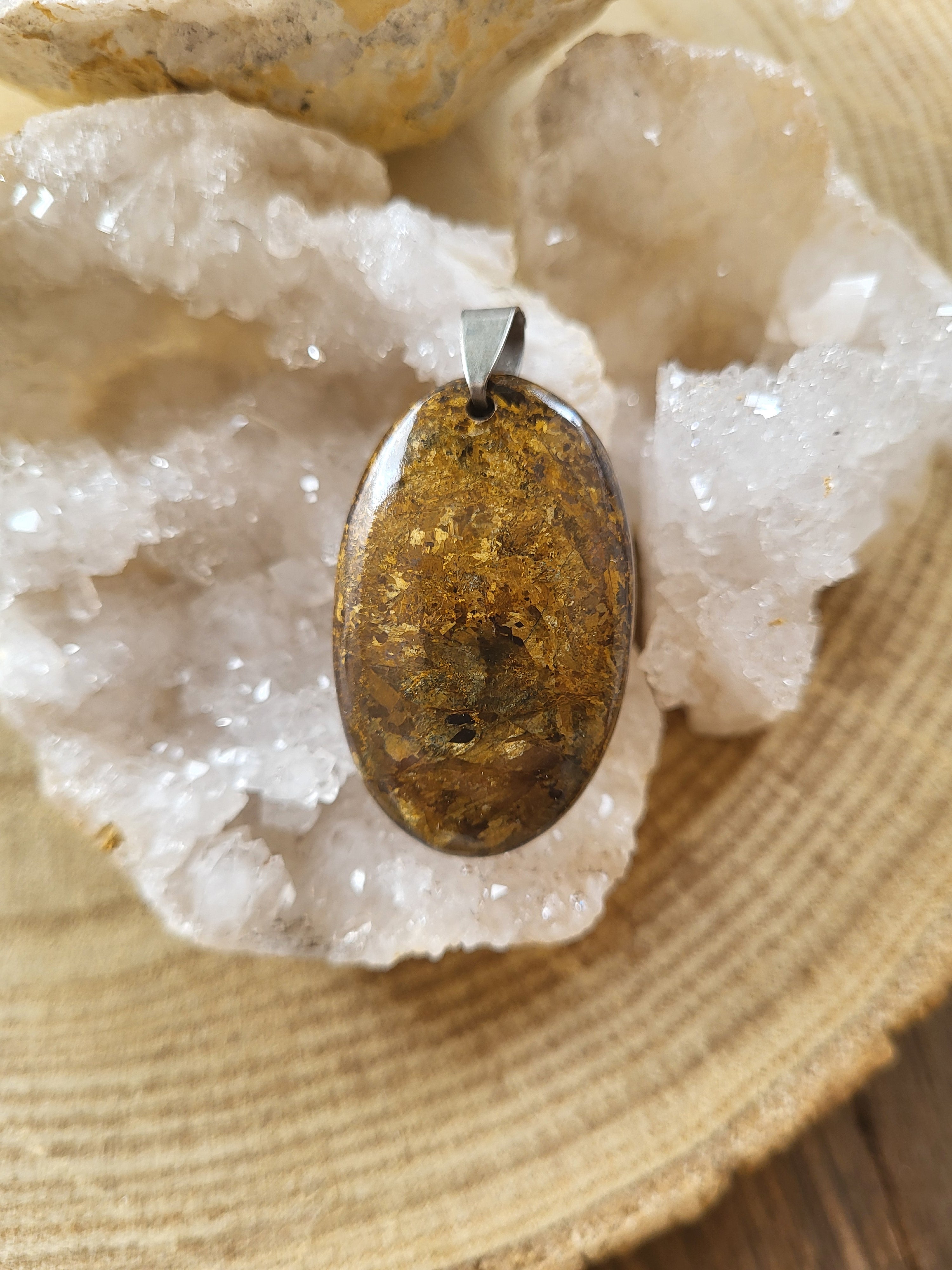 Colgante de Broncita – Protección, Confianza y Poder Personal