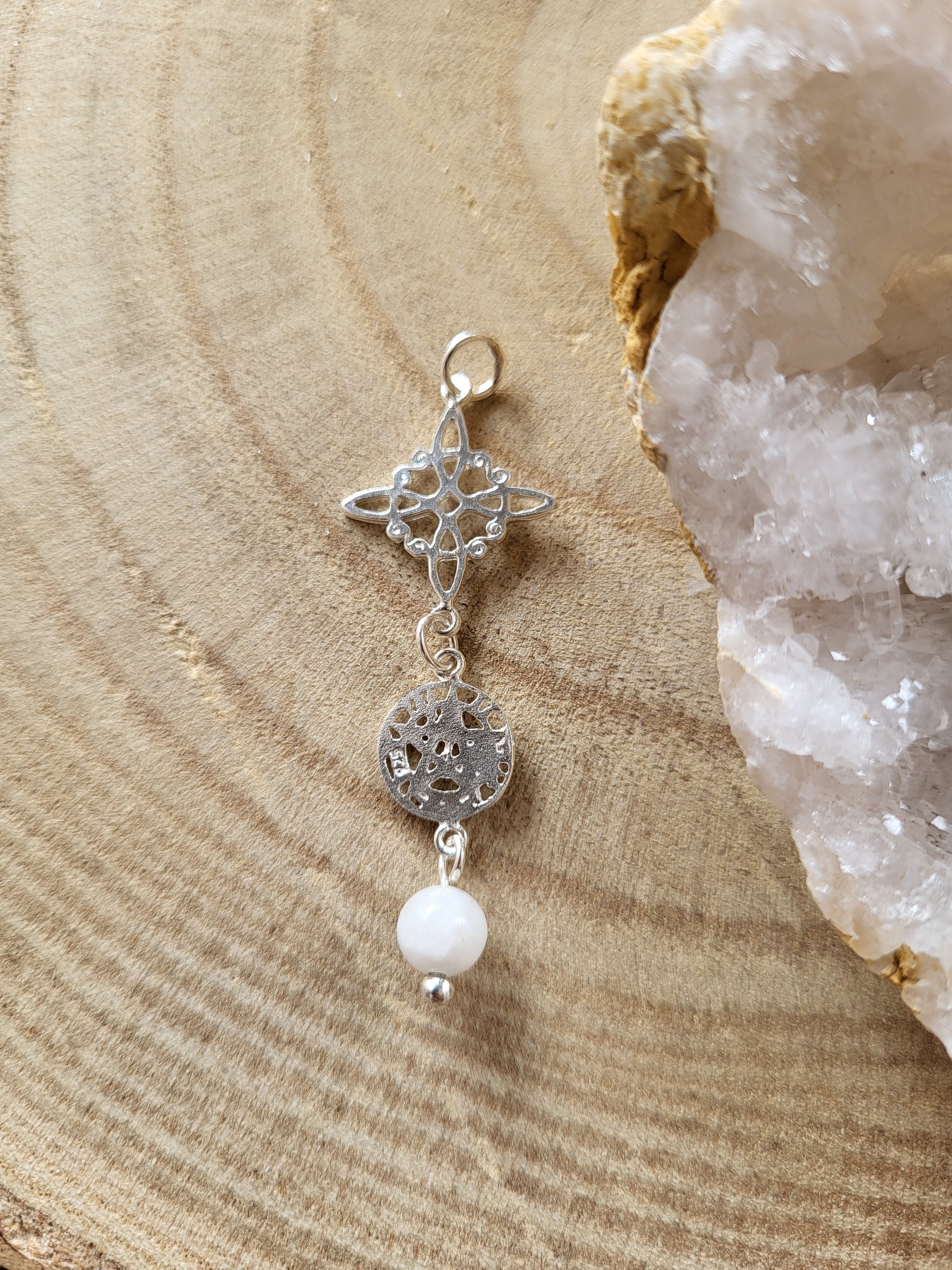 Doble Protección en Plata – Nudo de Bruja, Tetragrámatron y Piedra Luna