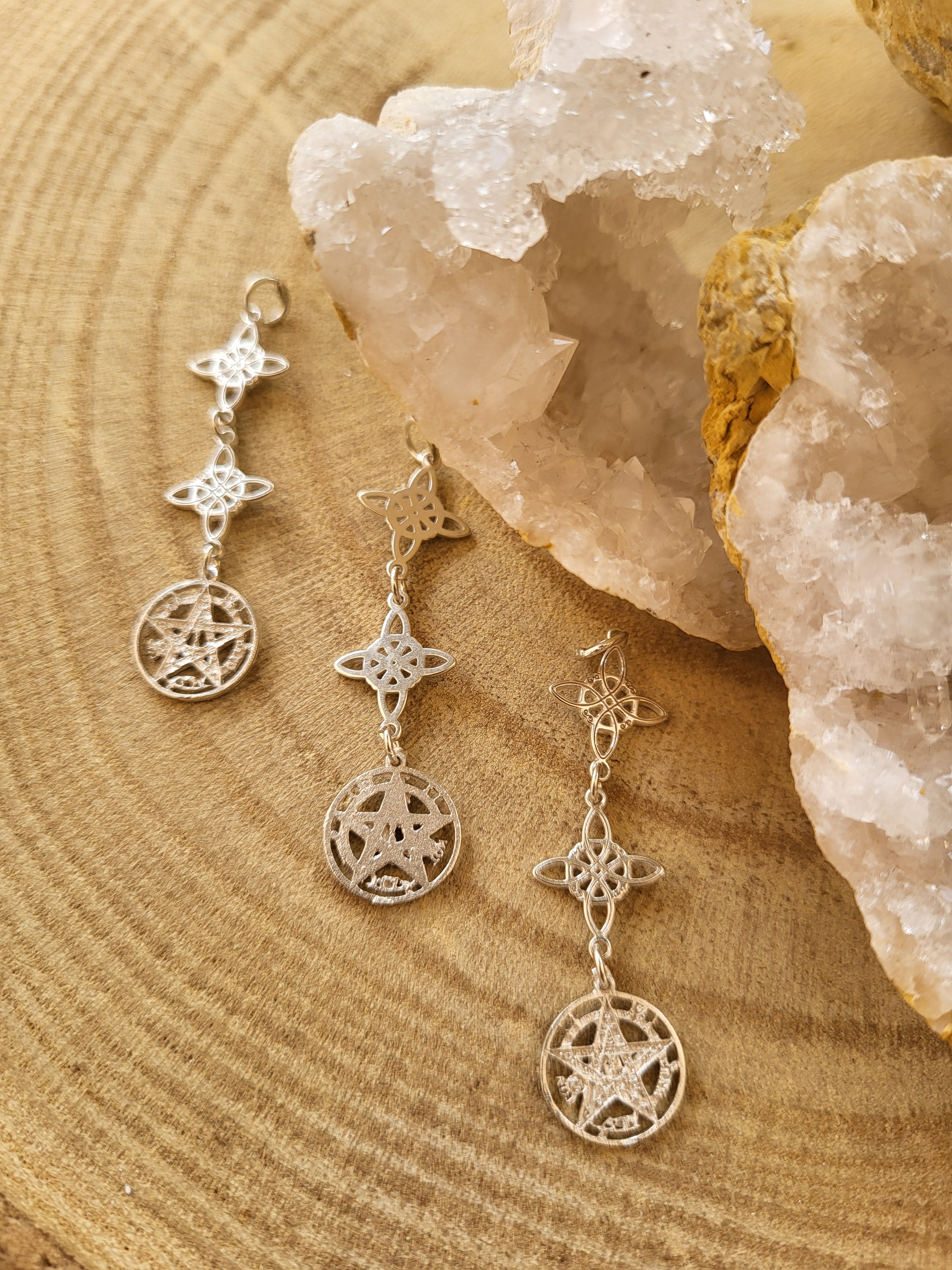 Triple Protección en Plata – Nudo de Bruja y Tetragrámaton