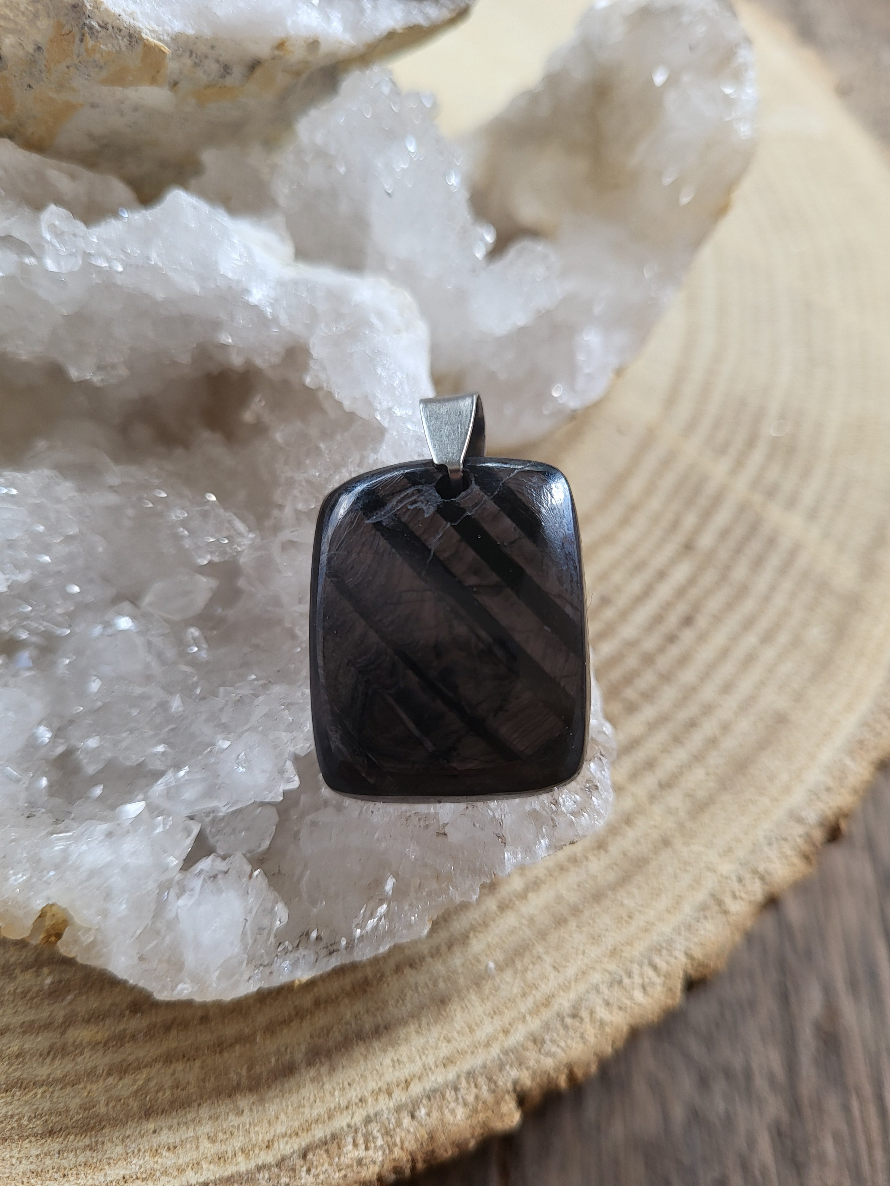 Colgante de Hiperestenia – Equilibrio, Intuición y Calma Interior