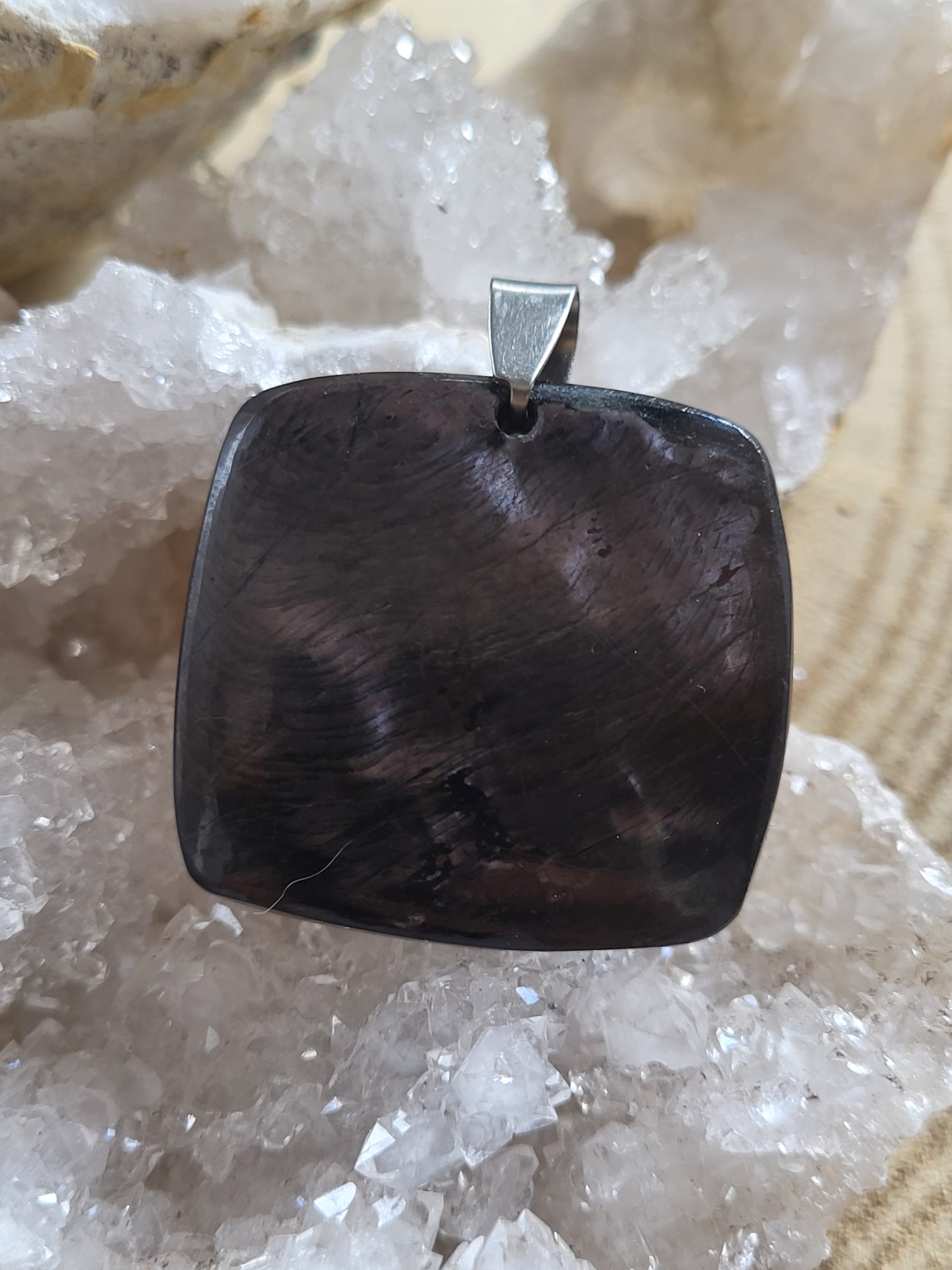 Colgante de Hiperestenia – Equilibrio, Intuición y Calma Interior