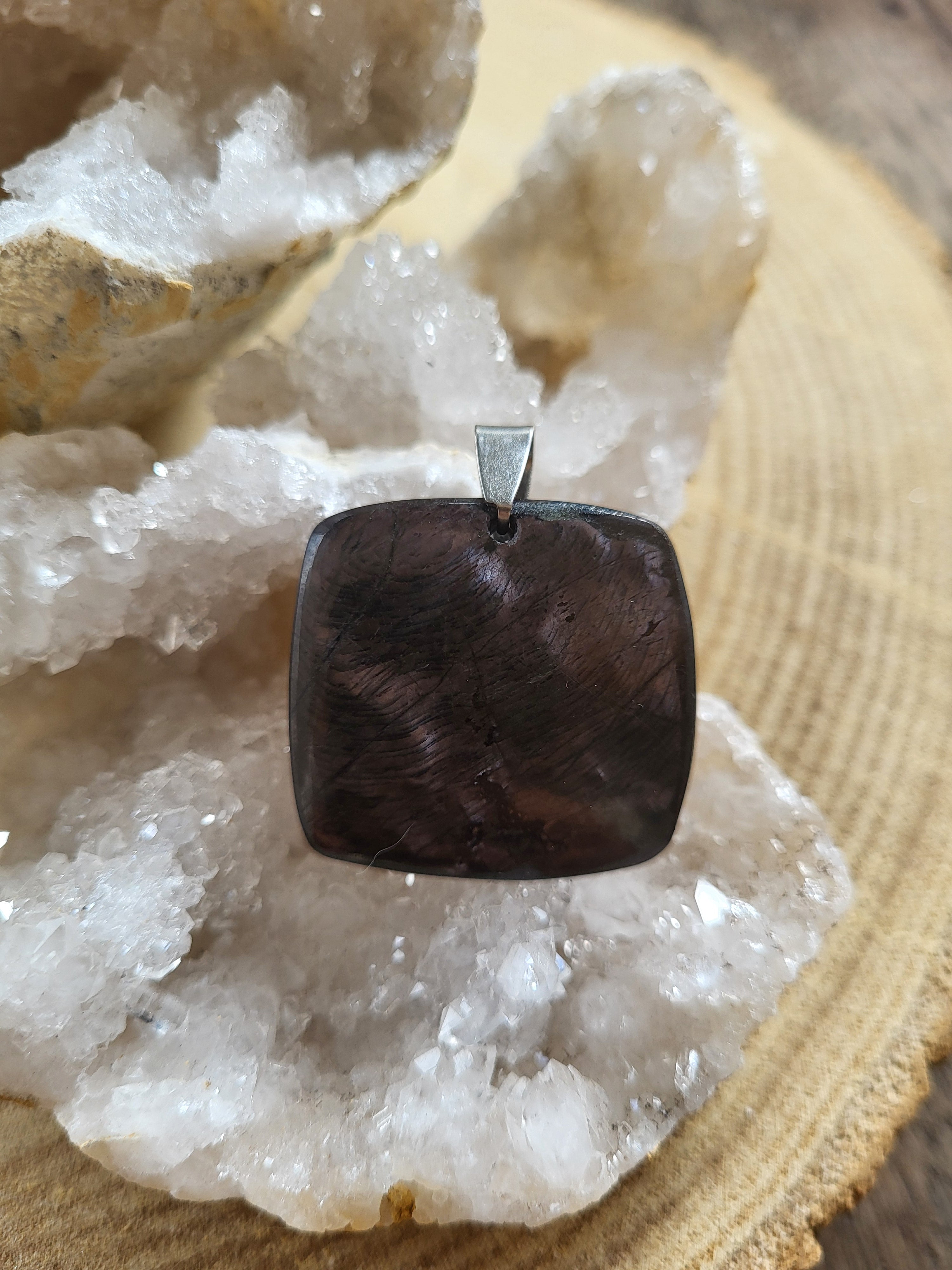 Colgante de Hiperestenia – Equilibrio, Intuición y Calma Interior