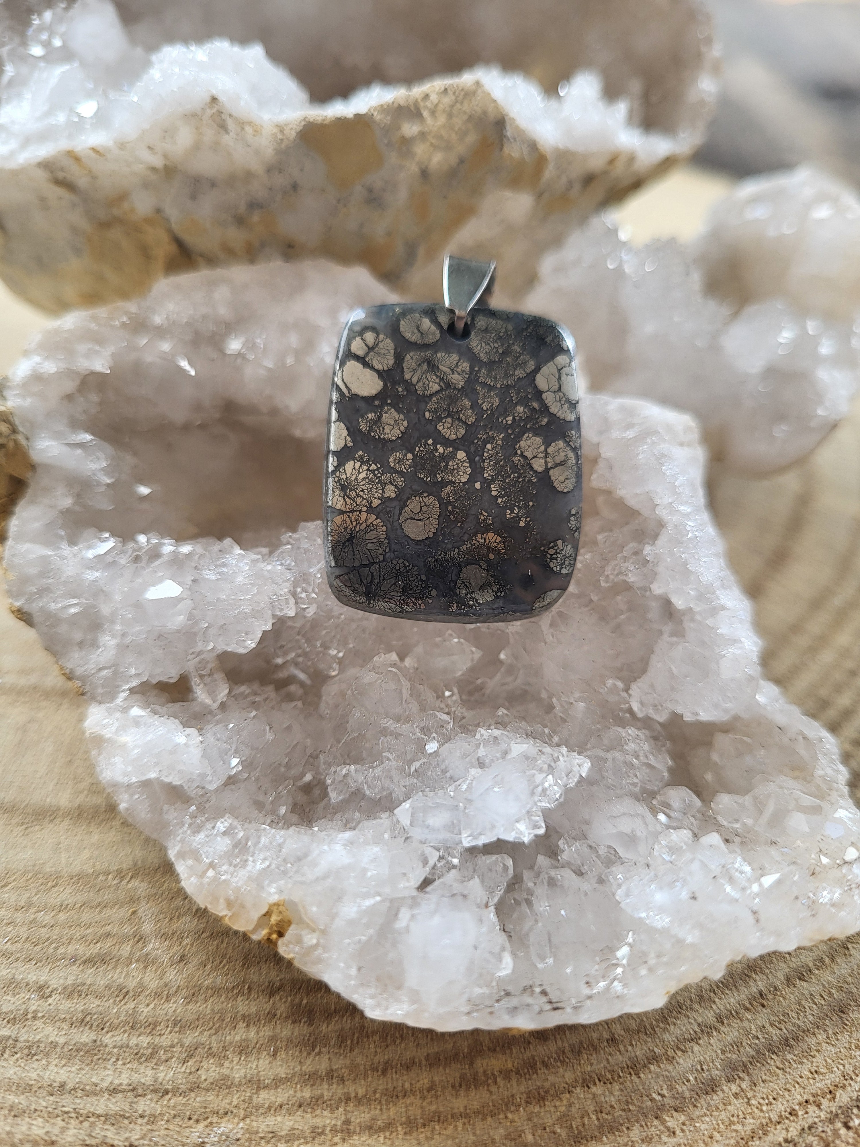 Colgante de Marcasita – Protección, Claridad y Fuerza Mental