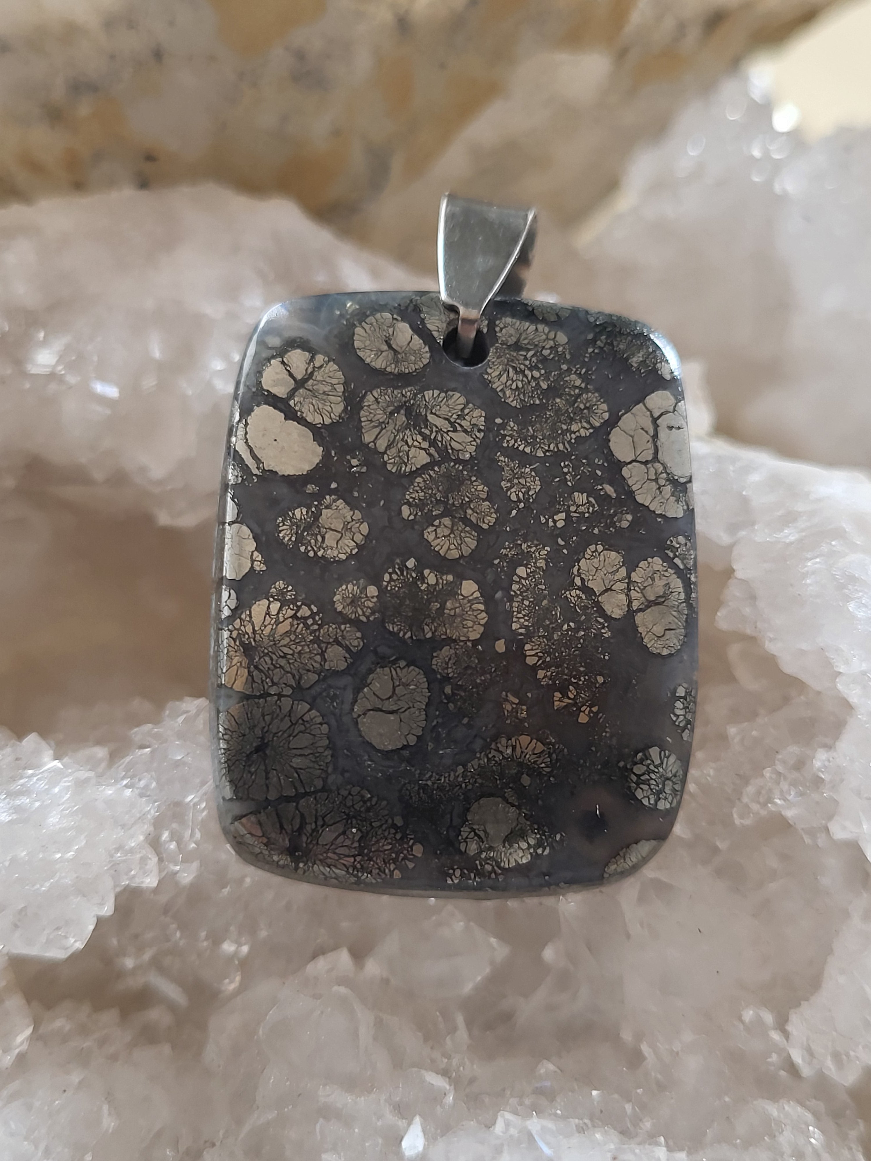 Colgante de Marcasita – Protección, Claridad y Fuerza Mental