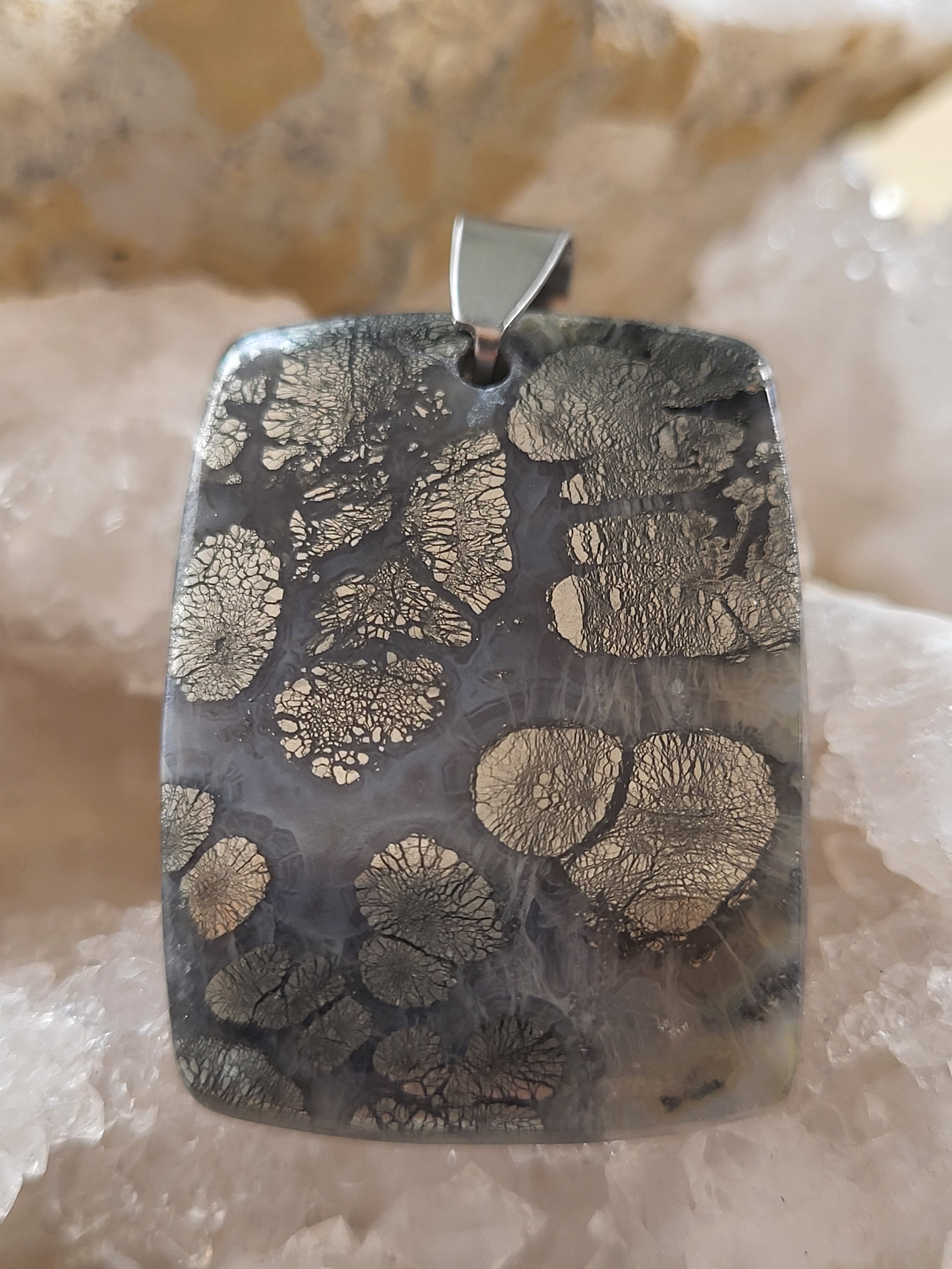 Colgante de Marcasita – Protección, Claridad y Fuerza Mental