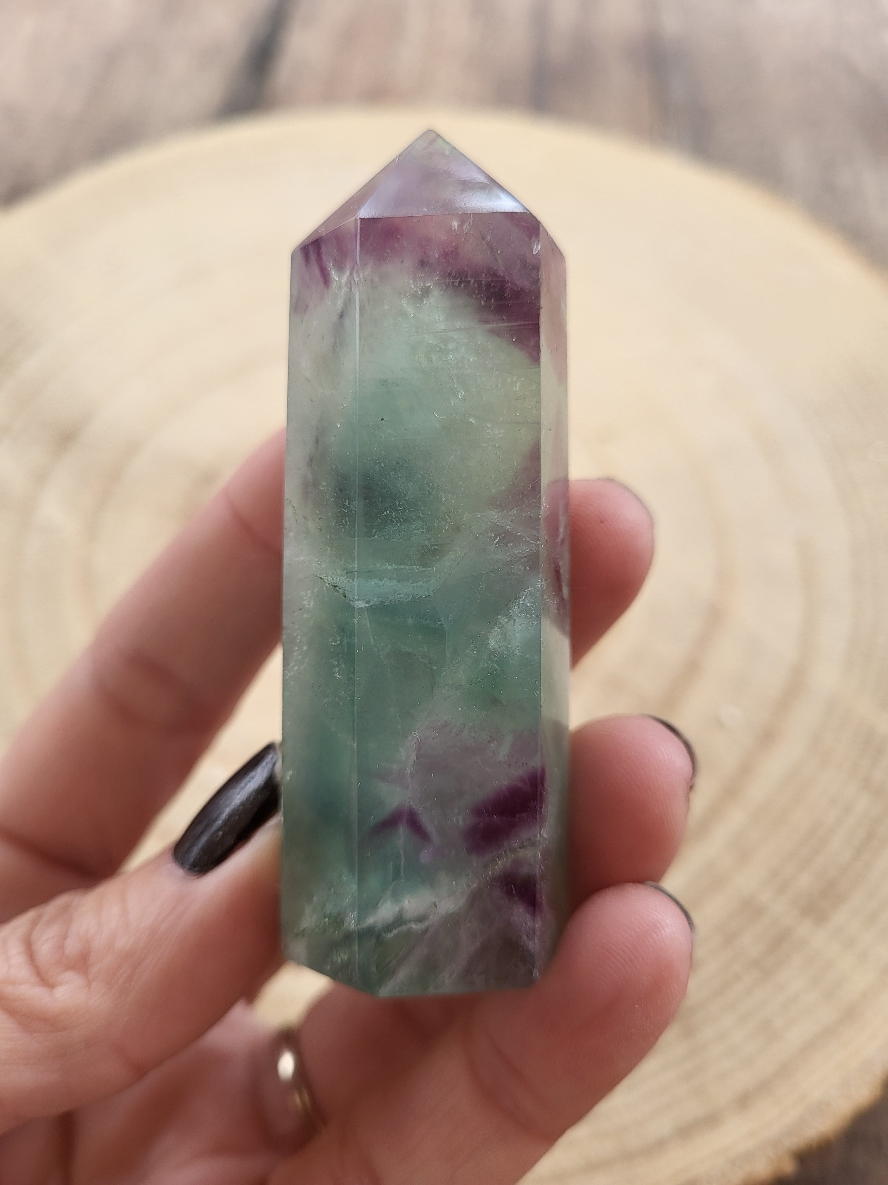 Punta de Fluorita Verde y Púrpura Natural