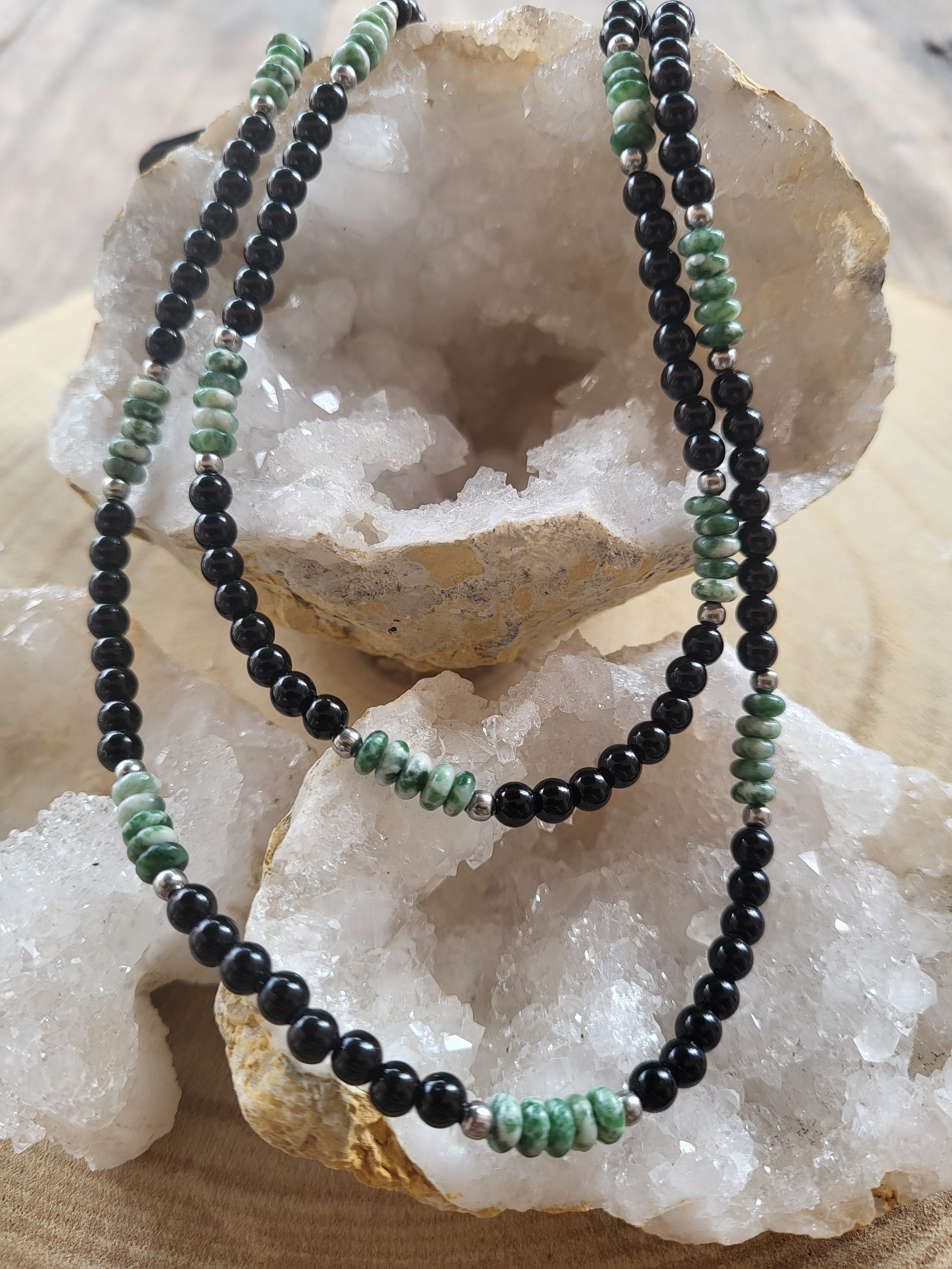 Gargantilla Escudo – Turmalina y Greenstone | Protección y Centro Interior