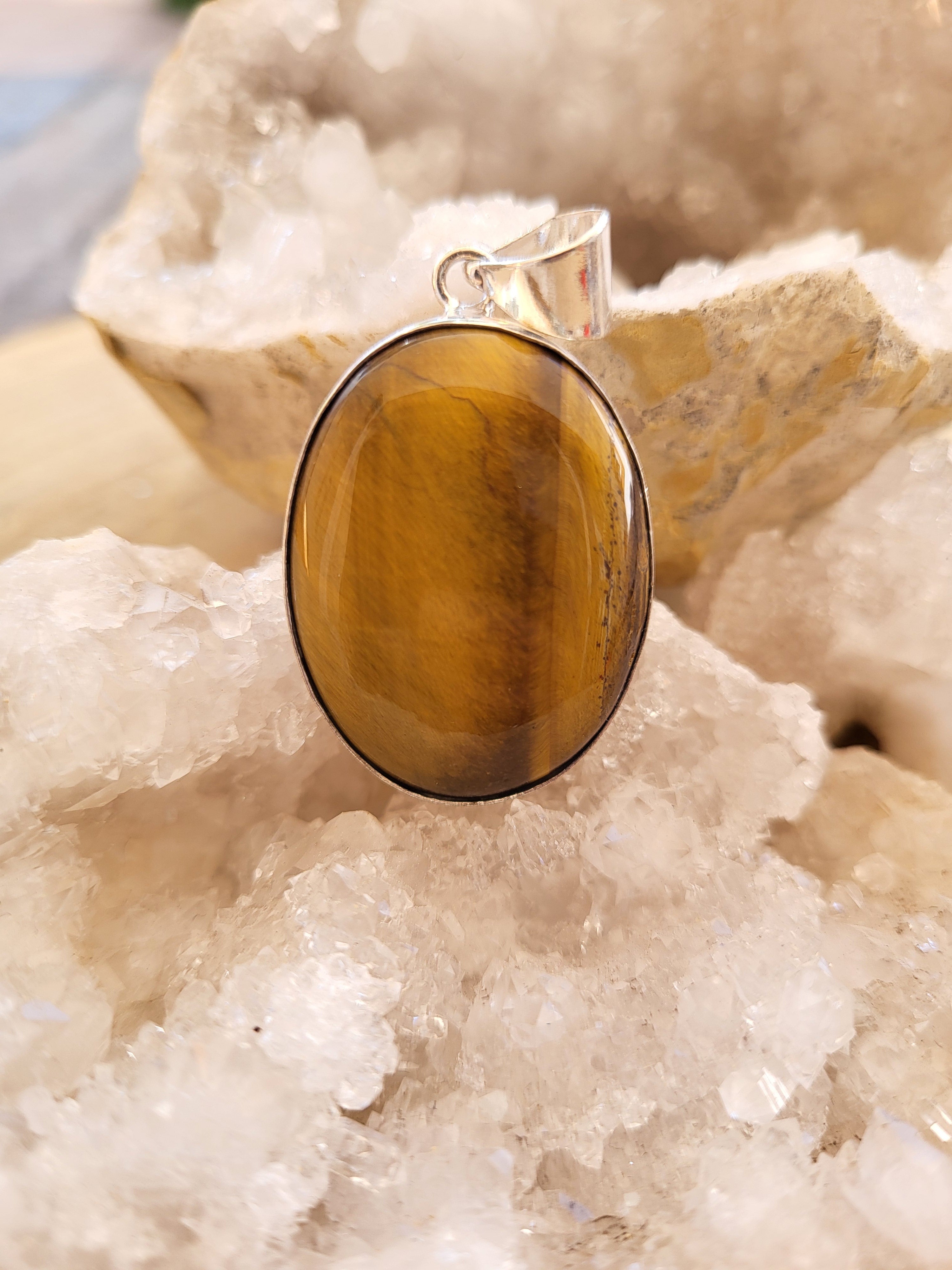 Colgante de Ojo de Tigre Oval – Protección, Confianza y Poder Personal
