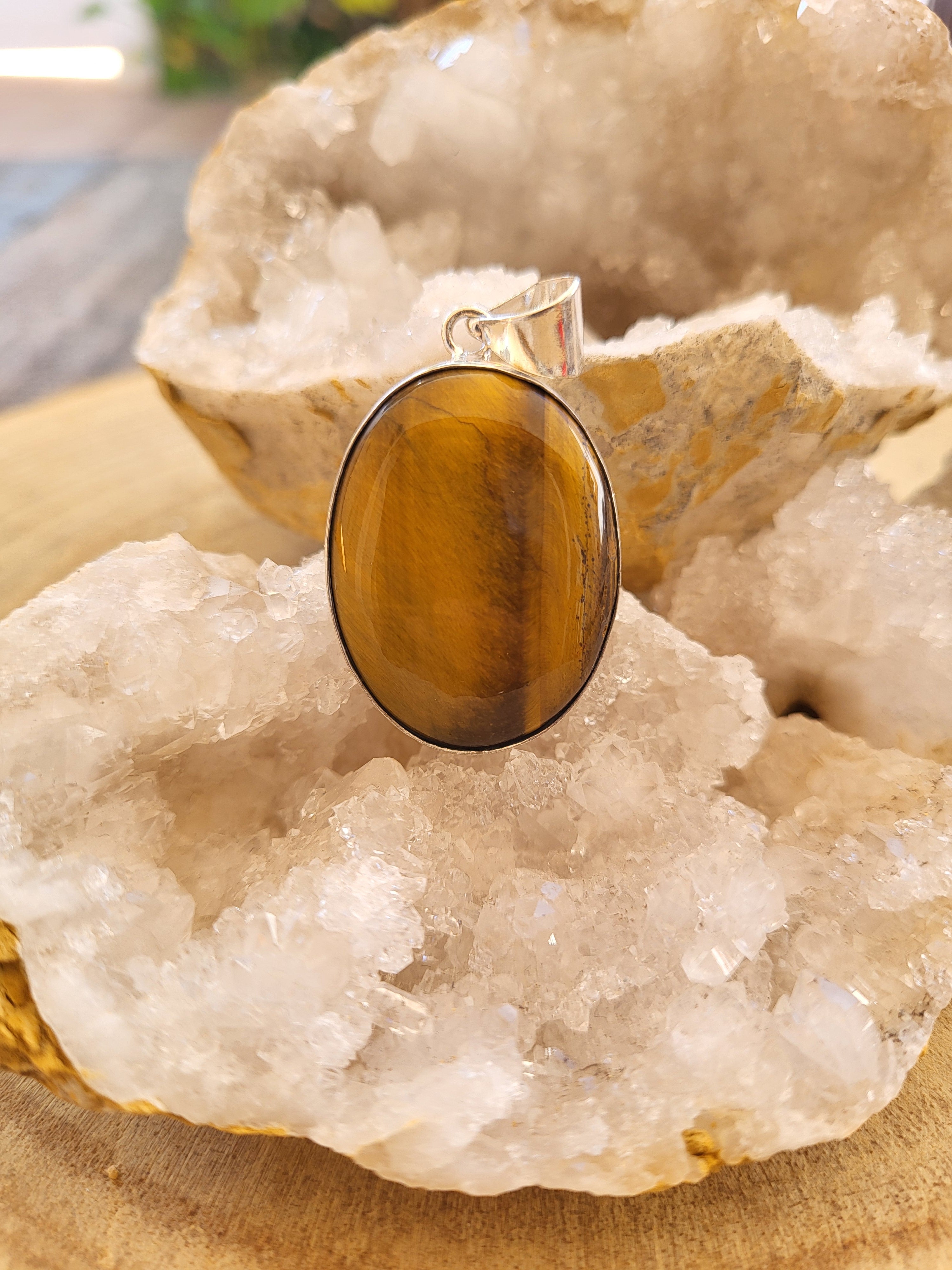 Colgante de Ojo de Tigre Oval – Protección, Confianza y Poder Personal