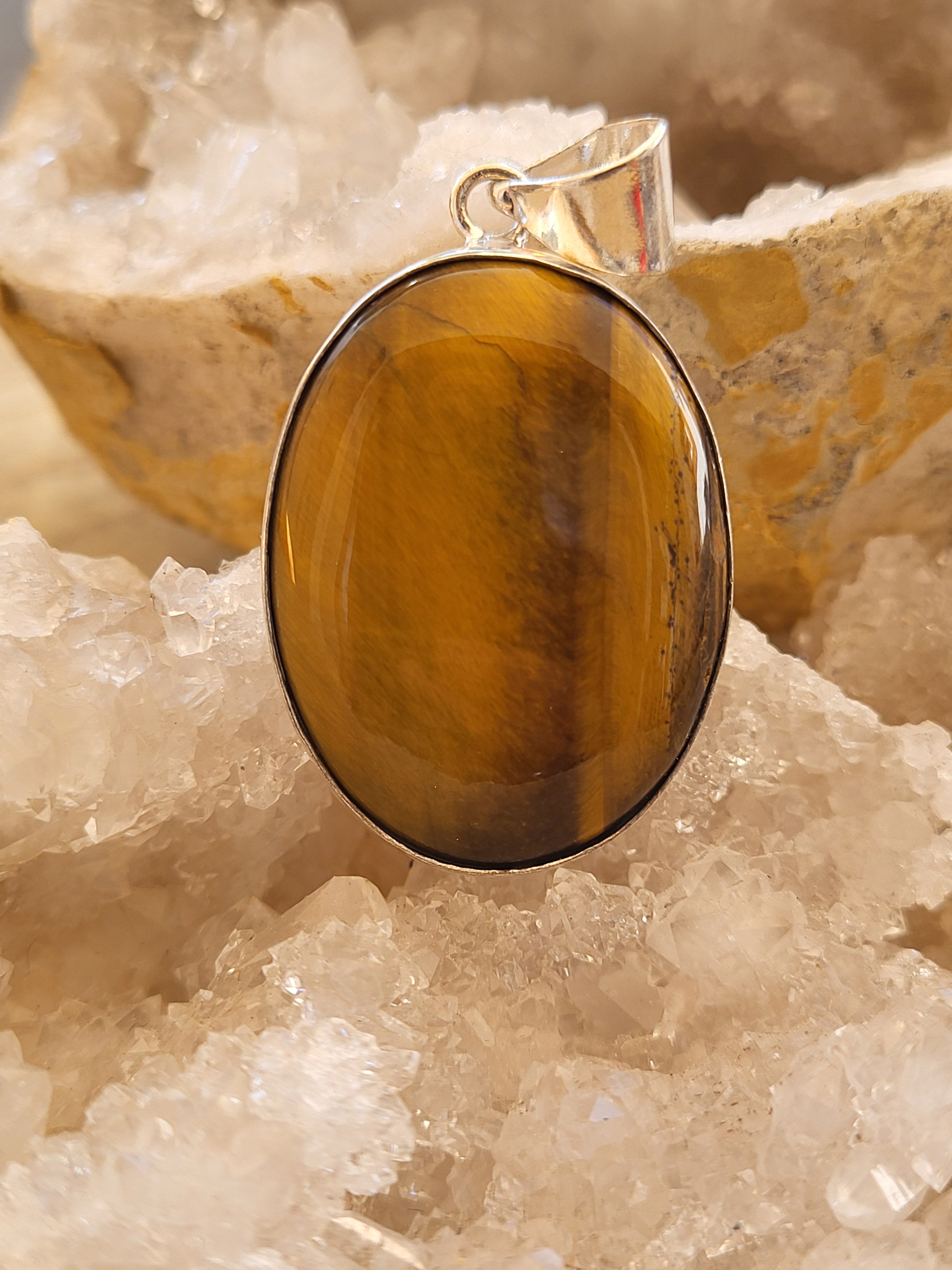 Colgante de Ojo de Tigre Oval – Protección, Confianza y Poder Personal