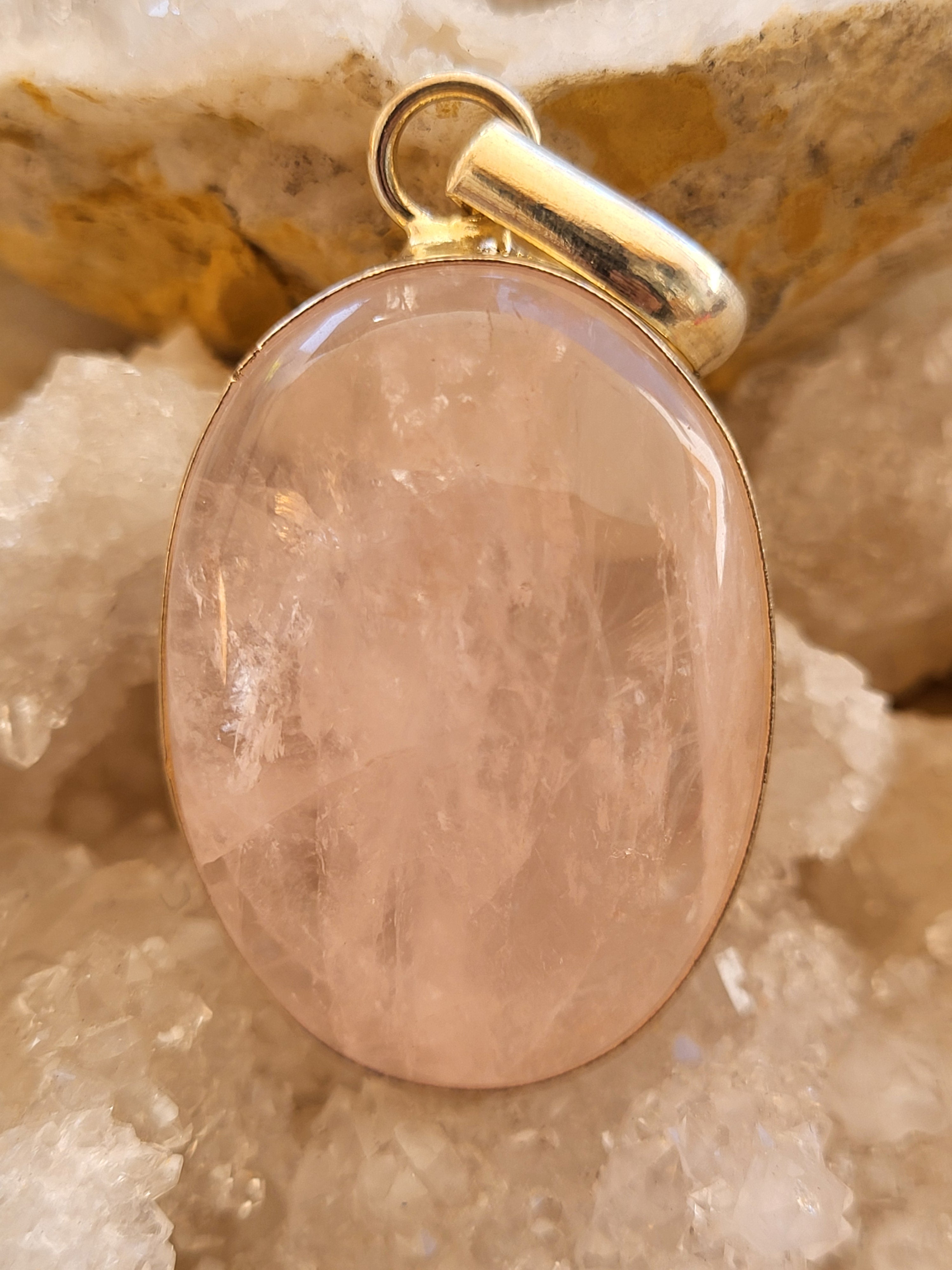 Colgante de Cuarzo Rosa Oval – Amor, Ternura y Sanación del Corazón