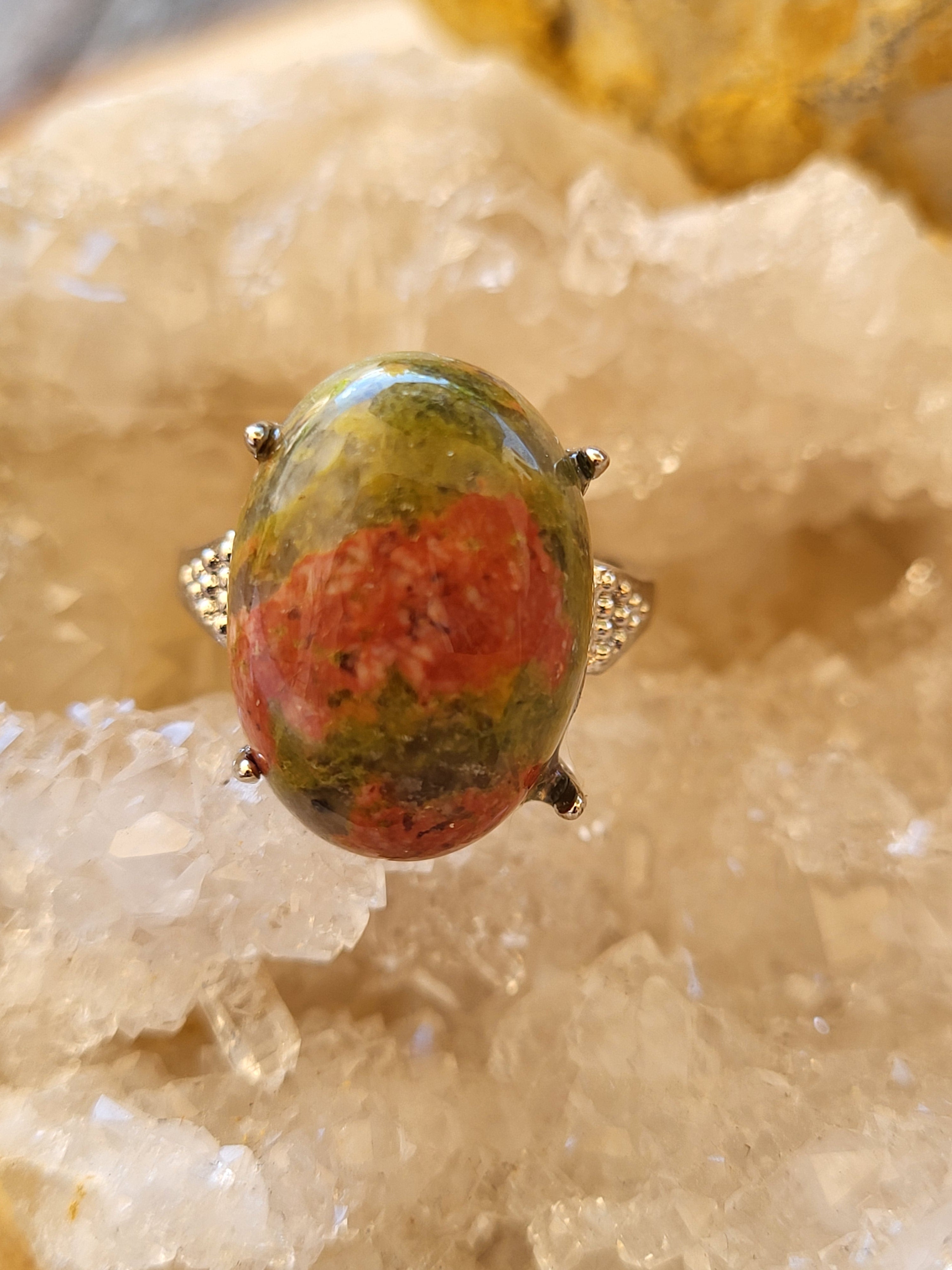 Anillo de Zamak con Unakita Natural