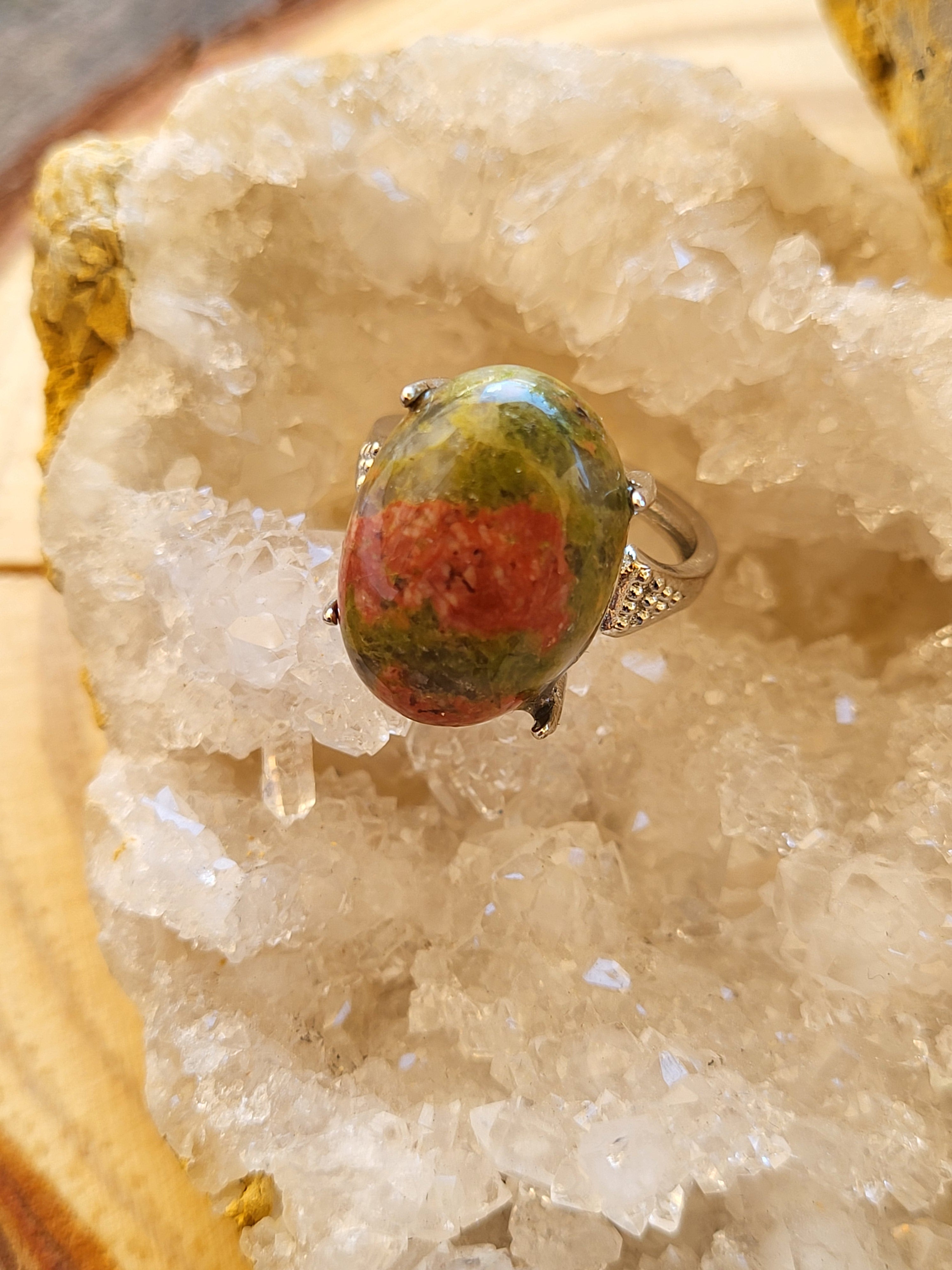 Anillo de Zamak con Unakita Natural