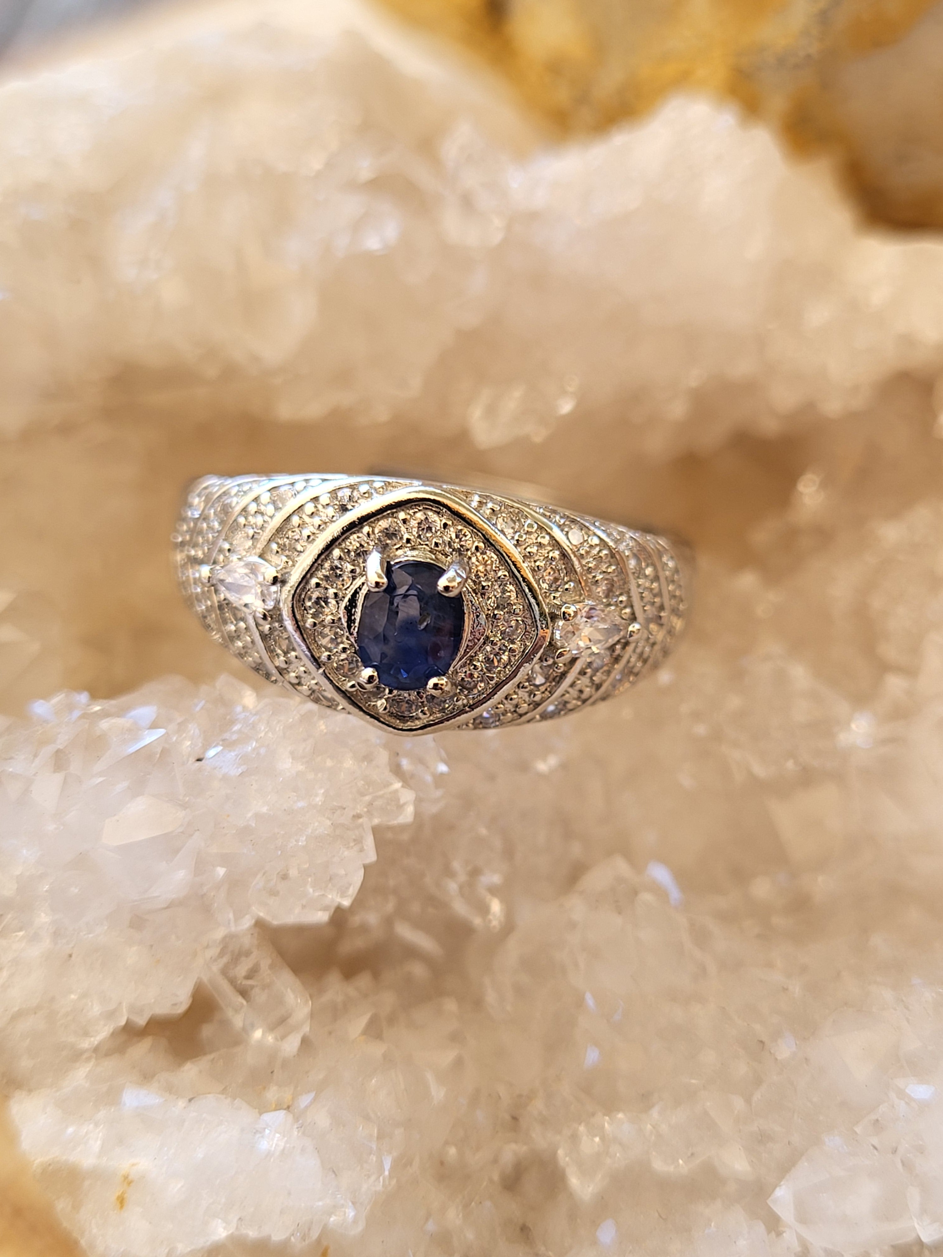 Anillo de Zamak con Zafiro Natural