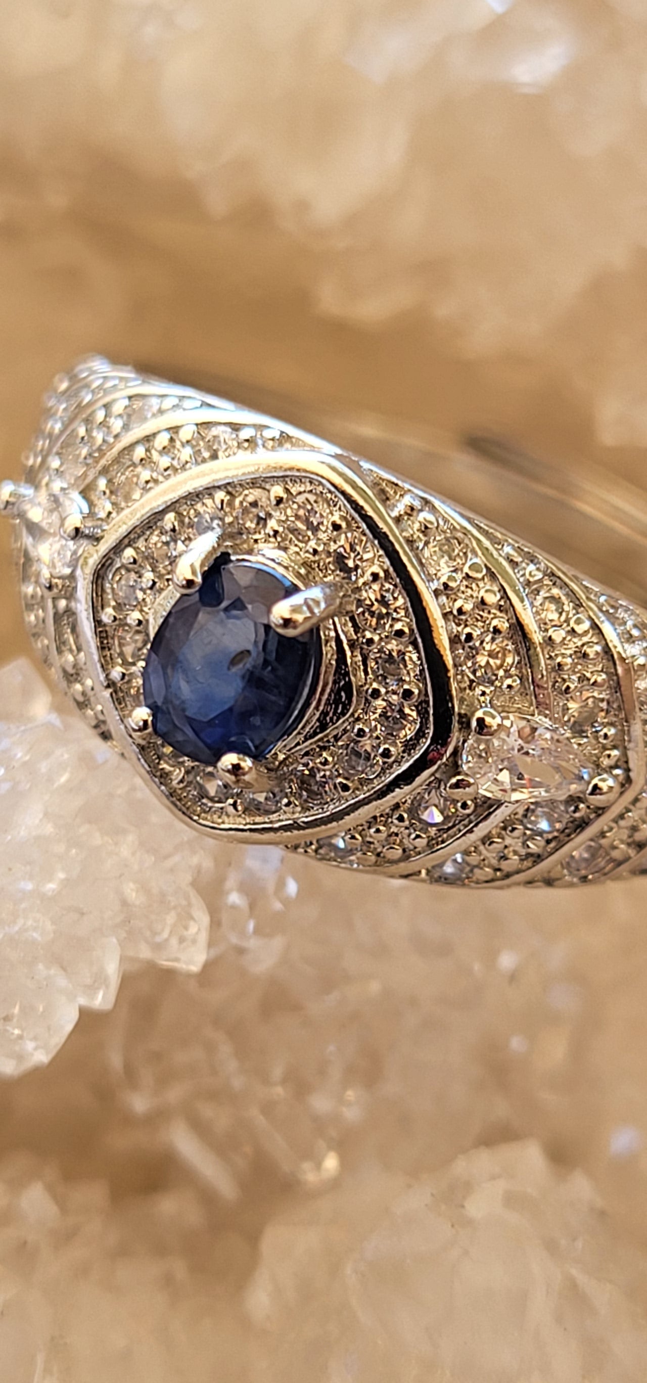 Anillo de Zamak con Zafiro Natural
