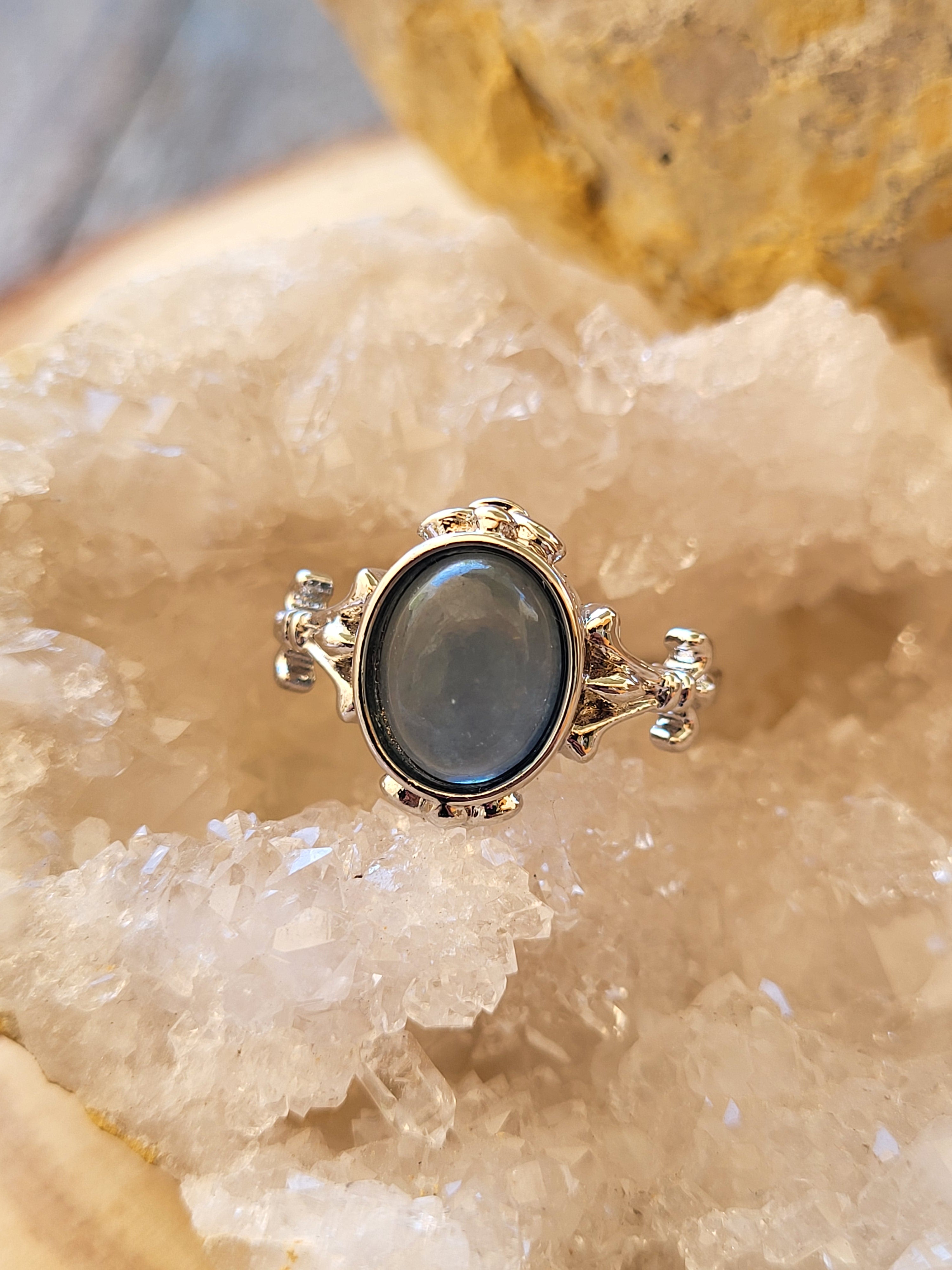 Anillo de Zamak con Tanzanita Natural