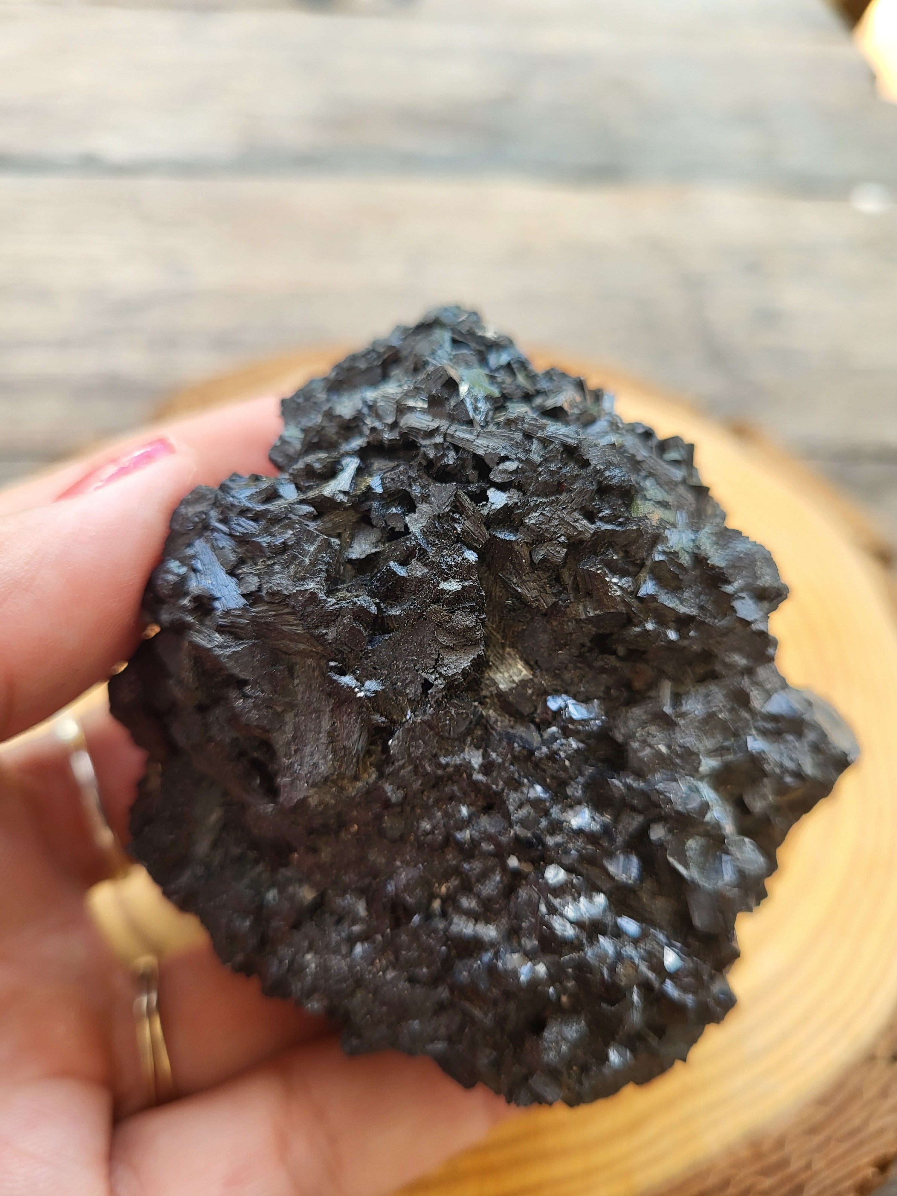 Epidota Negra – Pieza Única de Colección