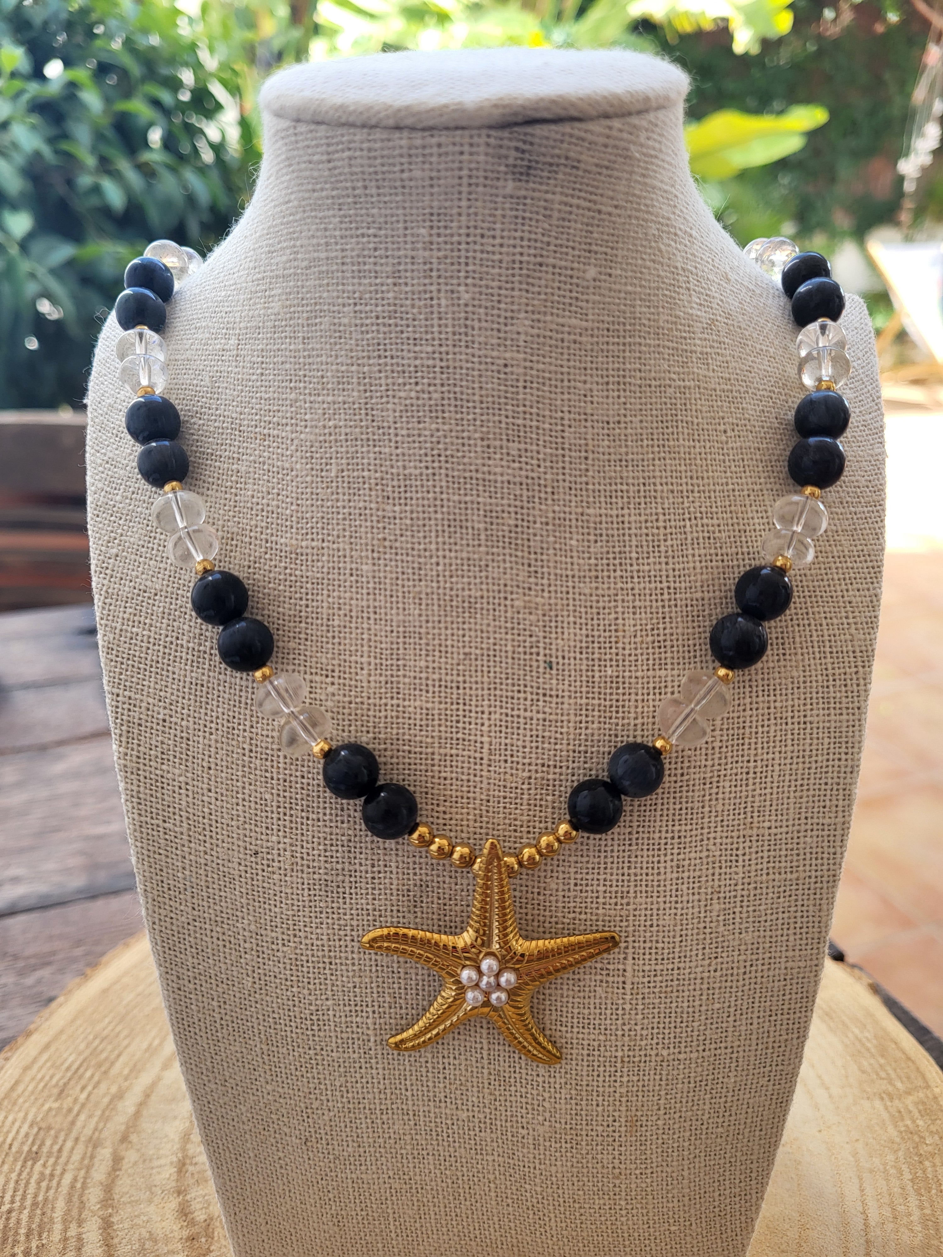 Collar Único de Cuarzo Blanco con Ojo de Tigre Azul y Estrella de Mar