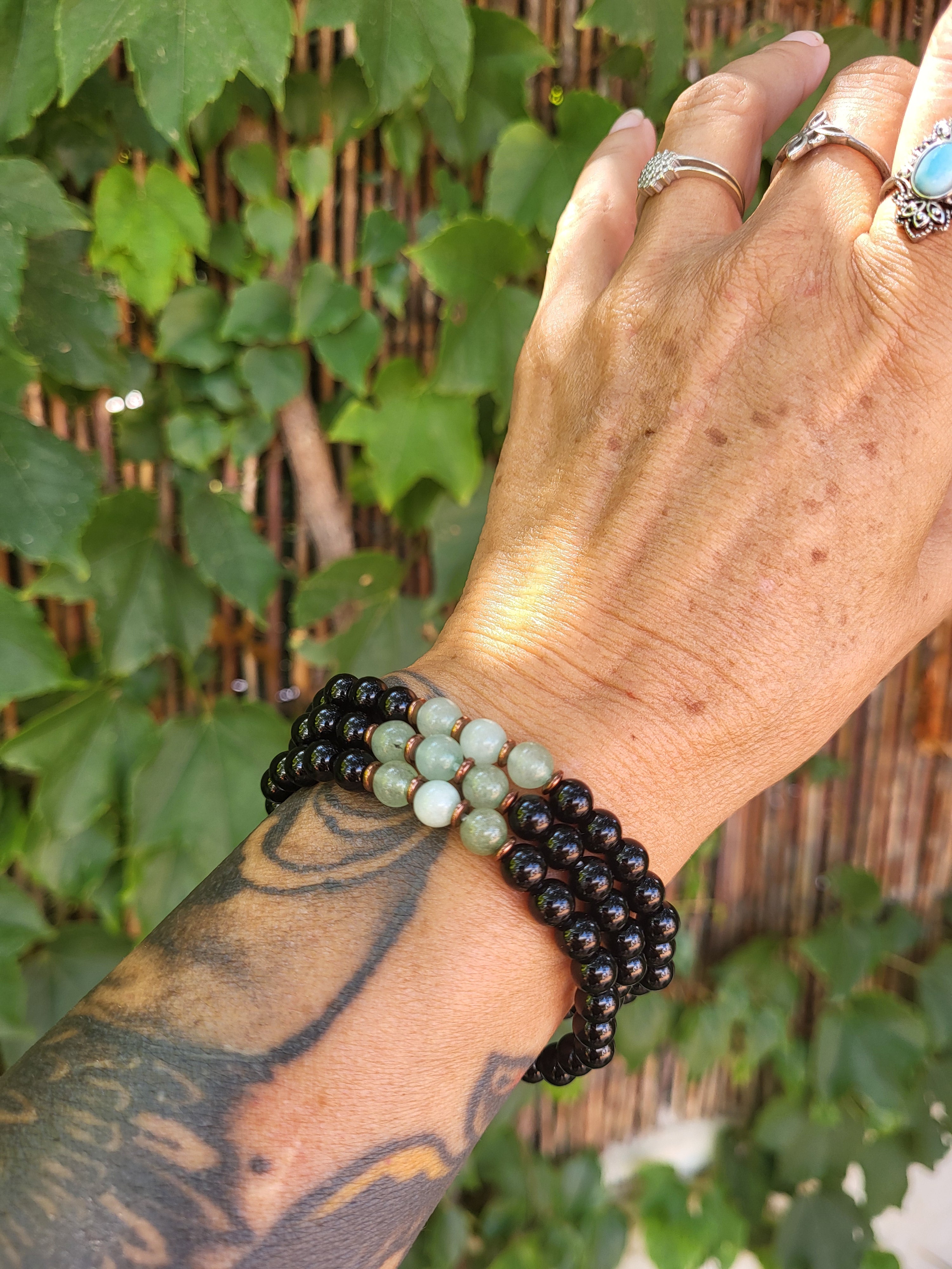 Pulsera de Turmalina y Jade – Protección, Equilibrio y Flujo de Energía