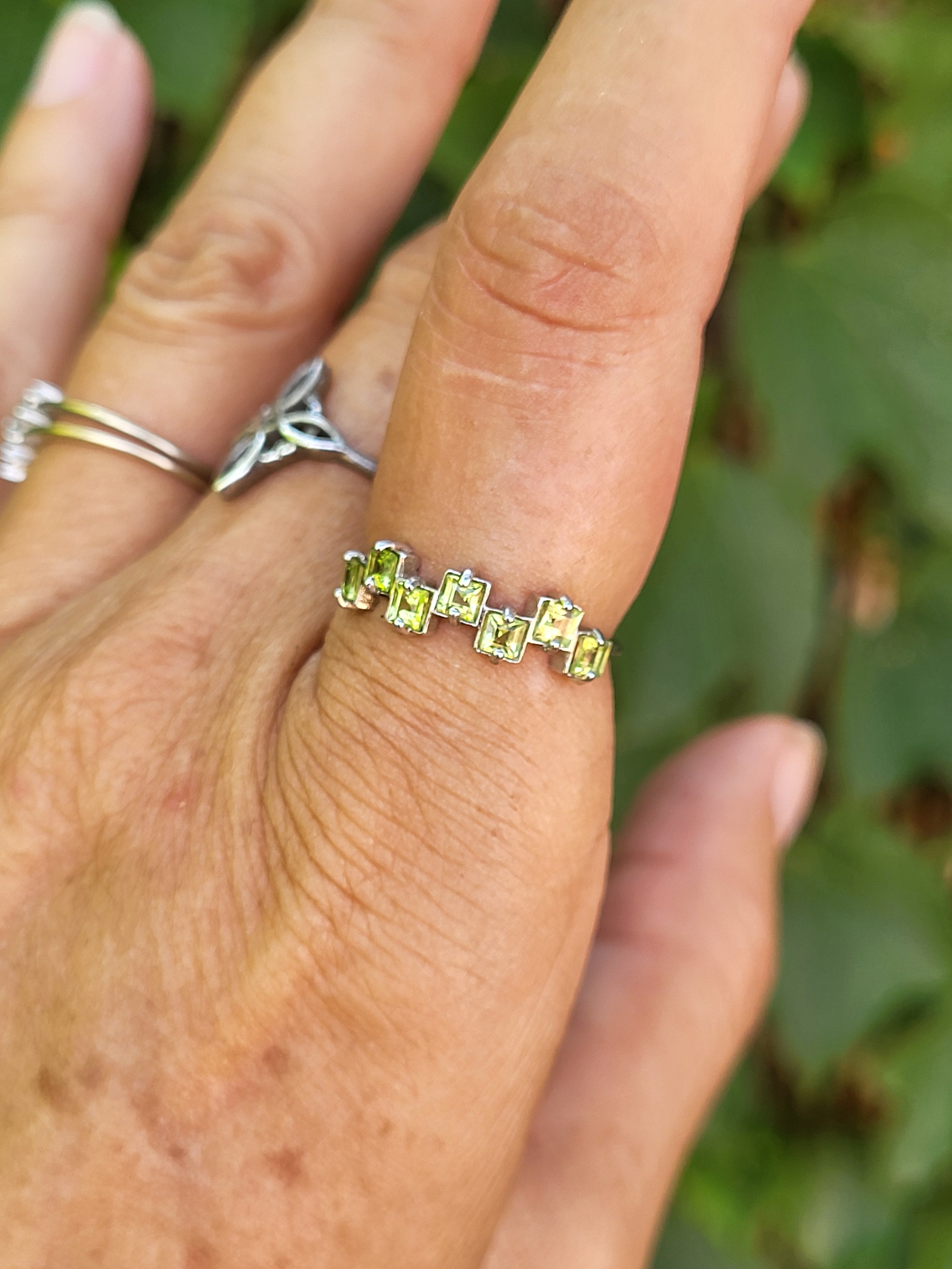 Anillo de Plata de Ley 925 con Olivino