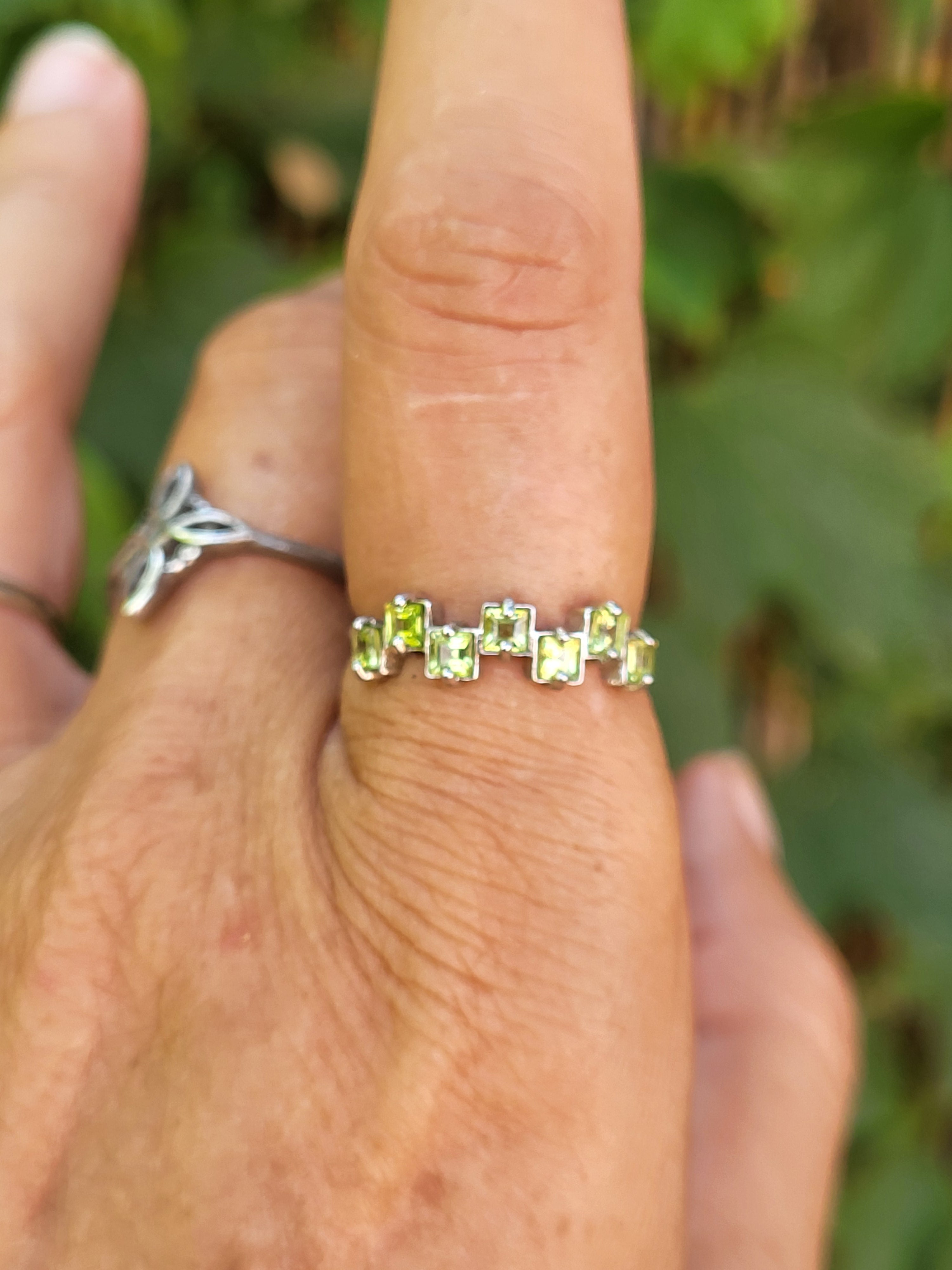 Anillo de Plata de Ley 925 con Olivino
