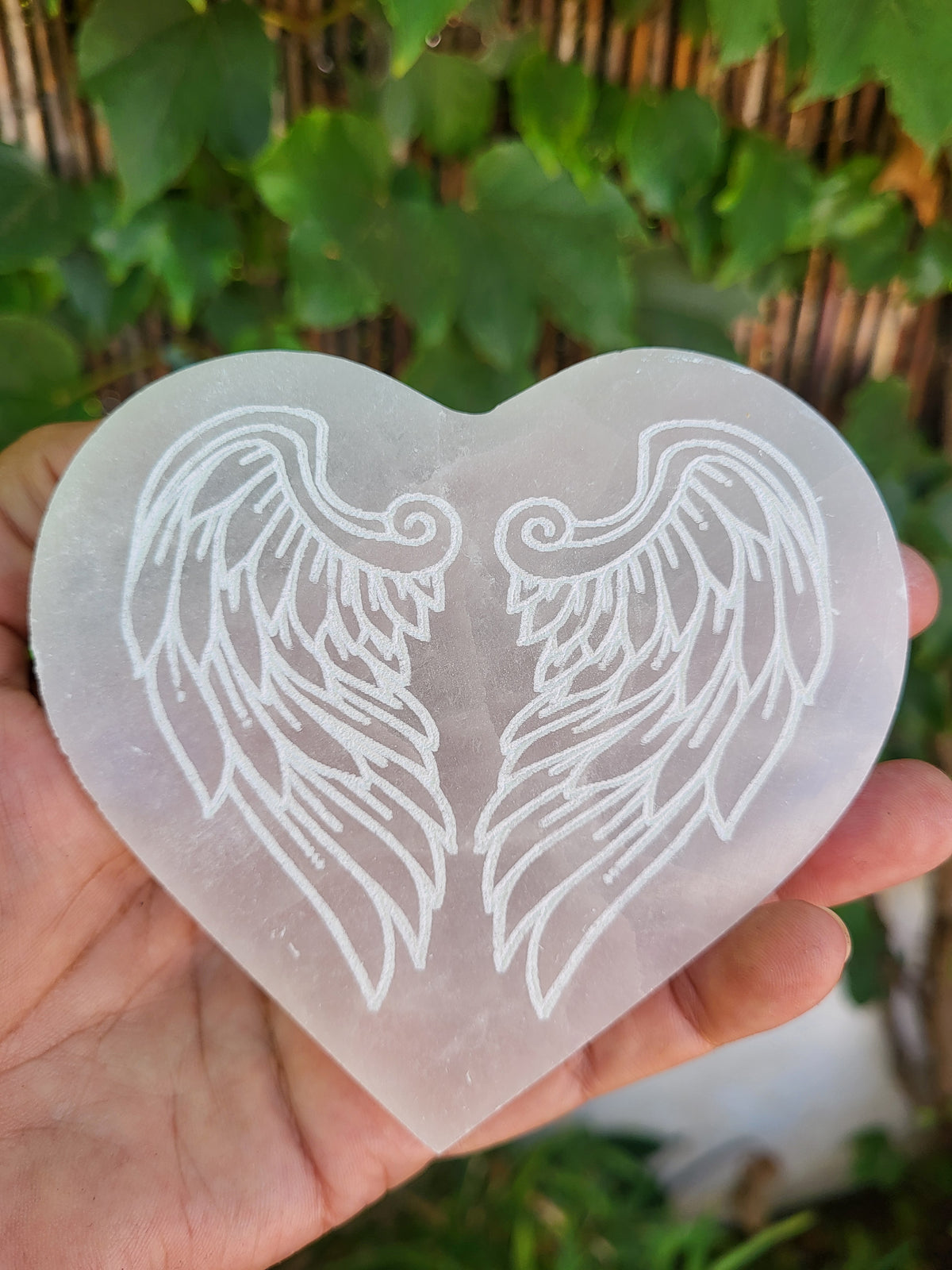 Placa de Selenita Corazón con Alas de Ángel