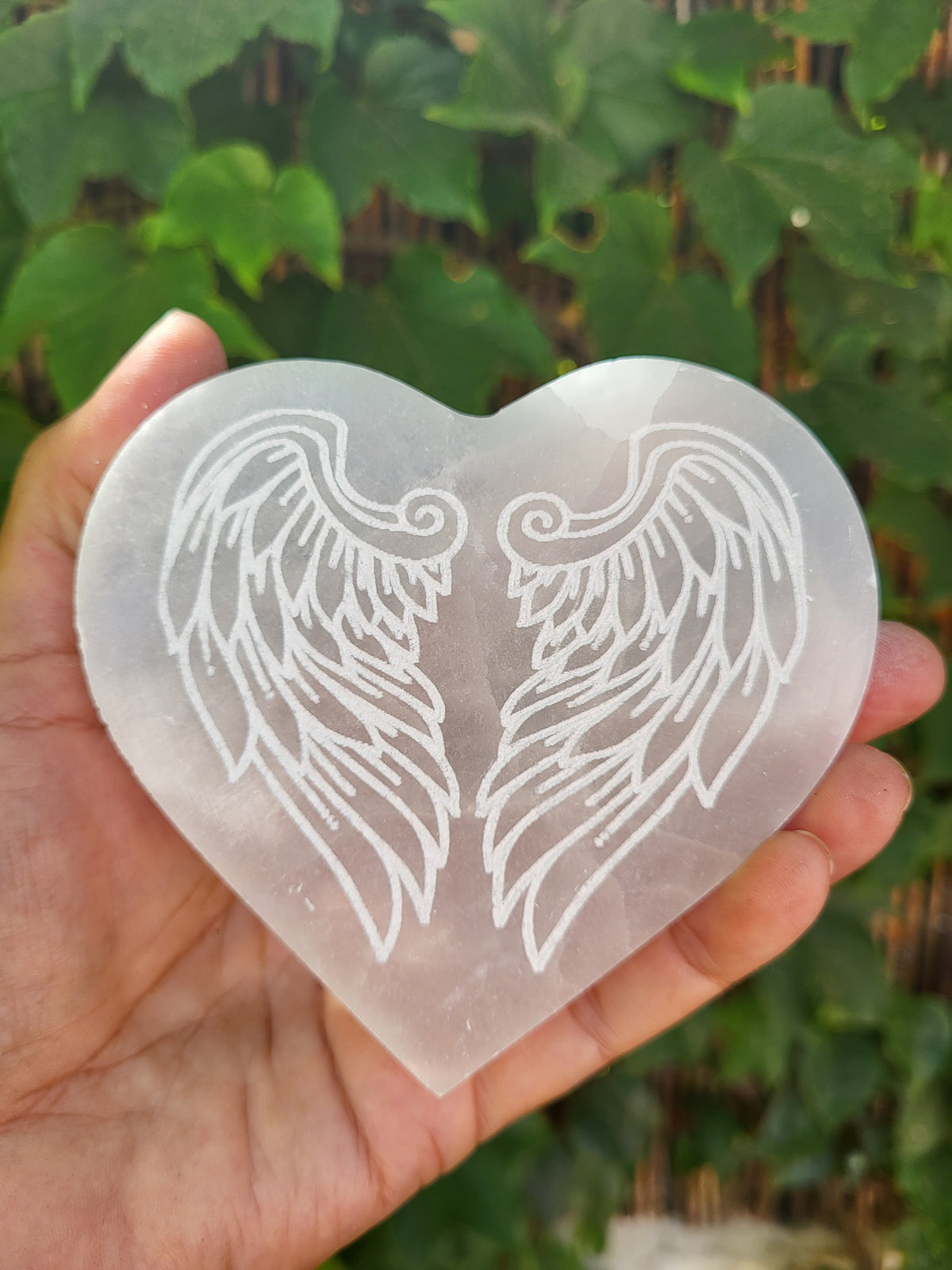 Placa de Selenita Corazón con Alas de Ángel