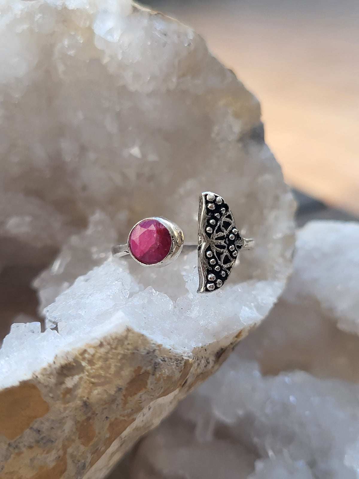 Anillo de Plata de Ley Cola de Sirena con Rubí