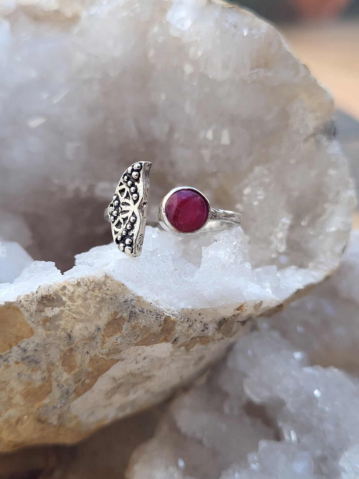 Anillo de Plata de Ley Cola de Sirena con Rubí