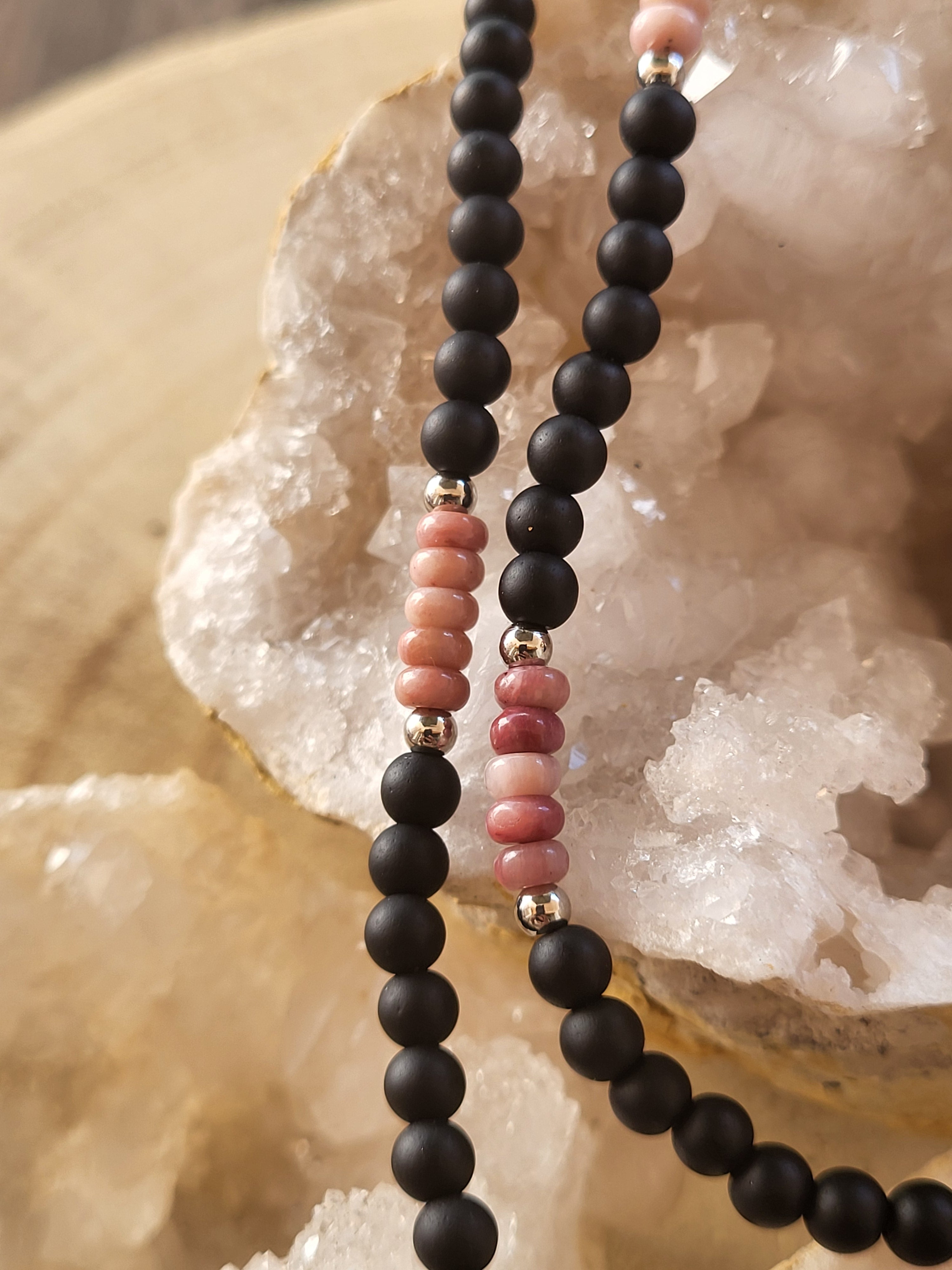 Gargantilla Protección – Shunguite y Rodonita | Resguardo y Energía Intacta