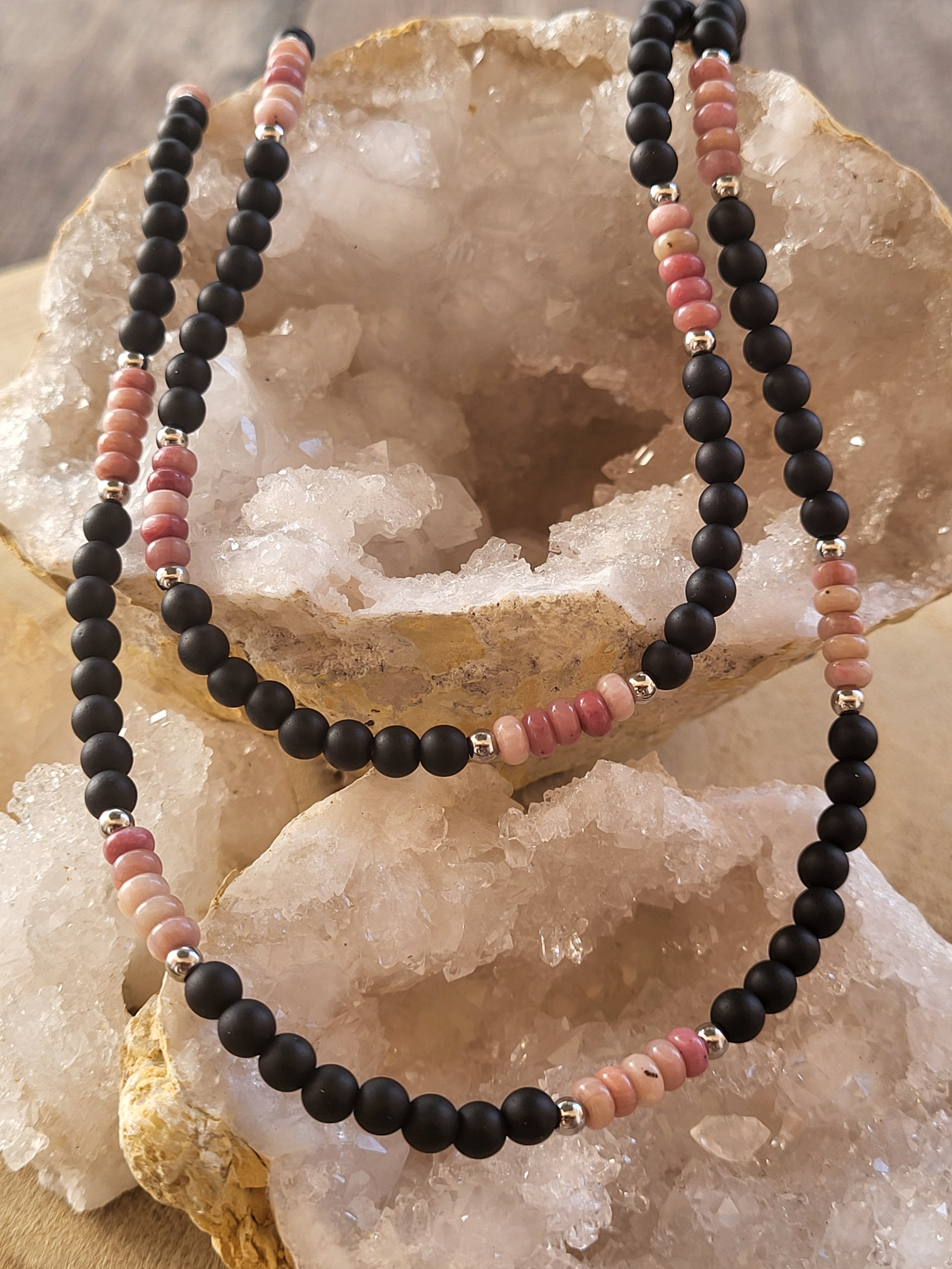 Gargantilla Protección – Shunguite y Rodonita | Resguardo y Energía Intacta