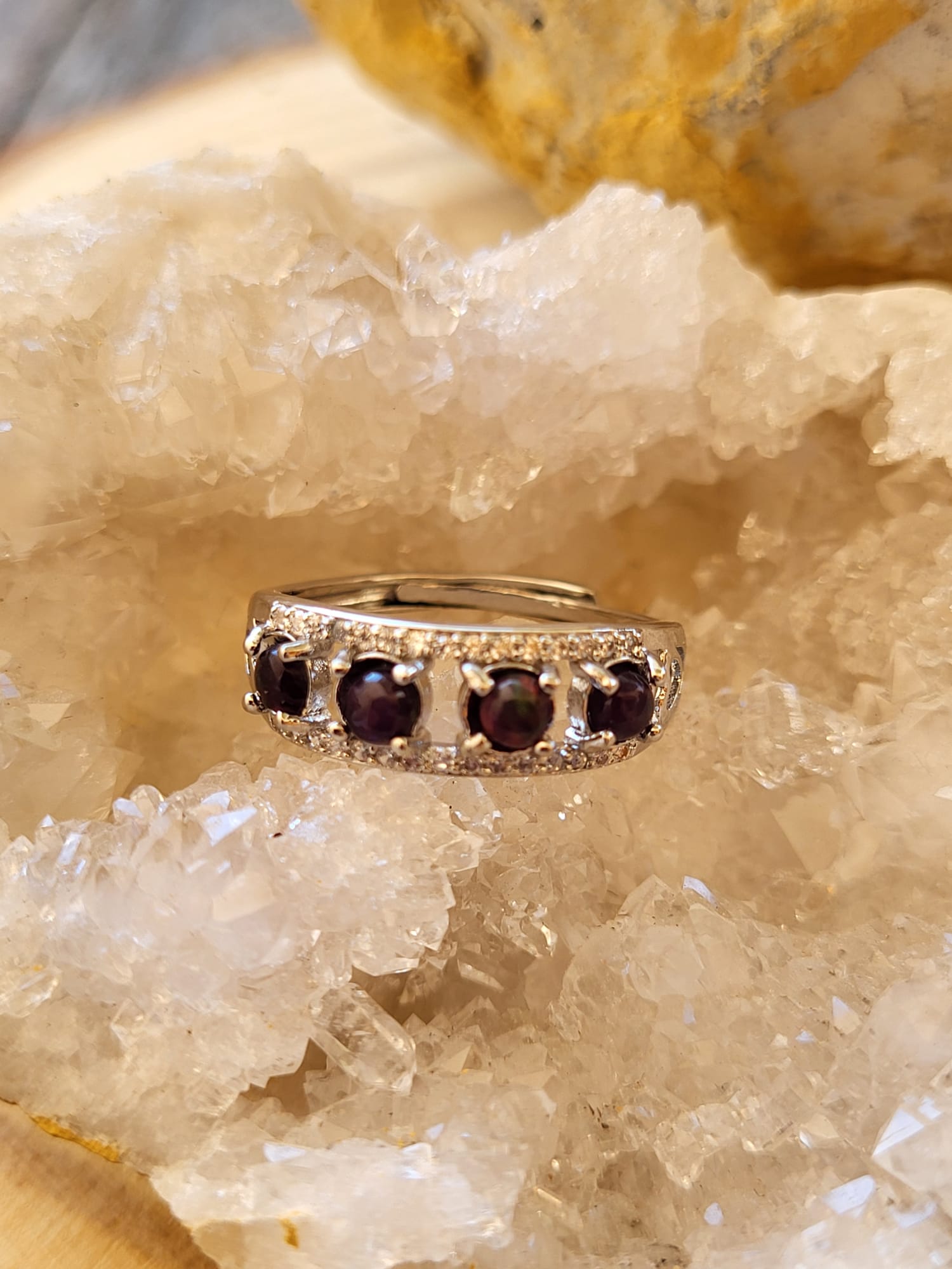 Anillo de Zamak con Ópalo Negro Natural