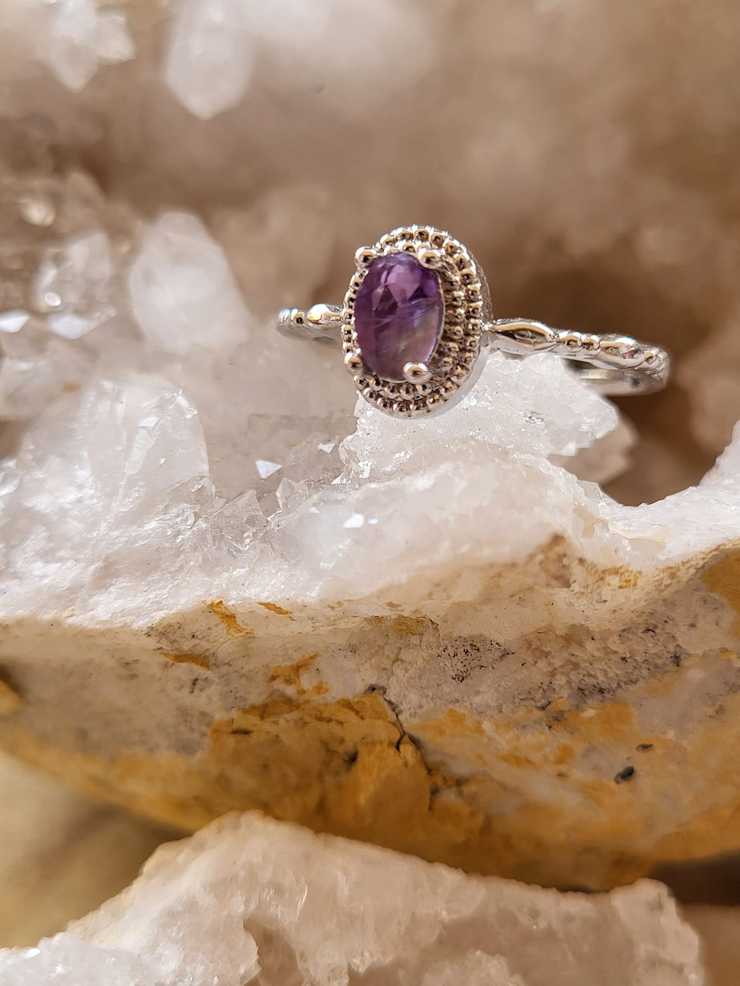 Anillo de Zamak con Amatista Natural 7x5mm