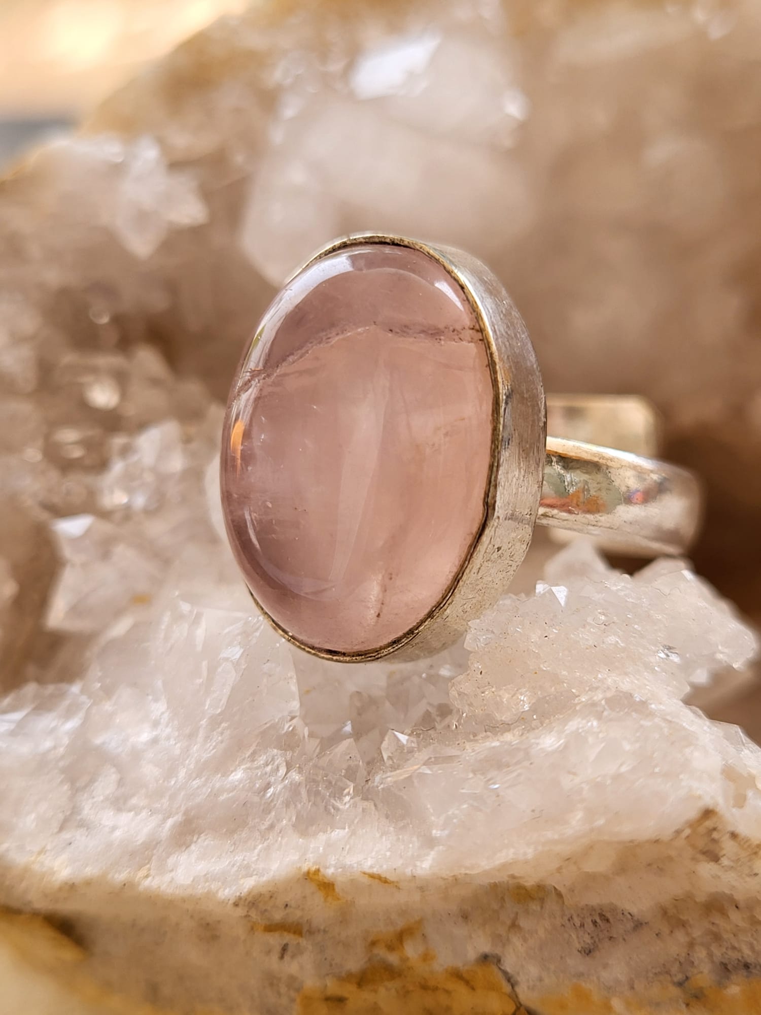 Anillo de Plata Germana con Cuarzo Rosa Oval Natural
