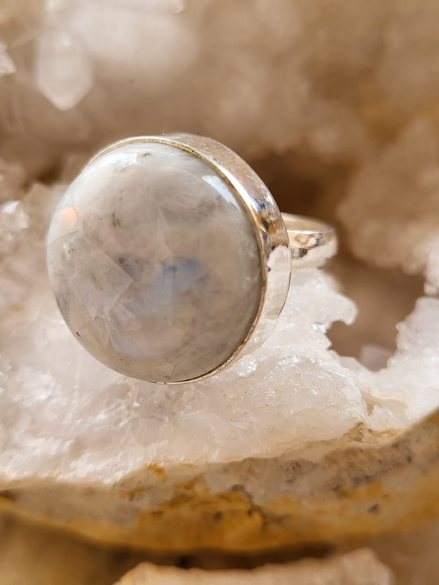 Anillo de Plata Germana con Piedra Luna Redonda Natural