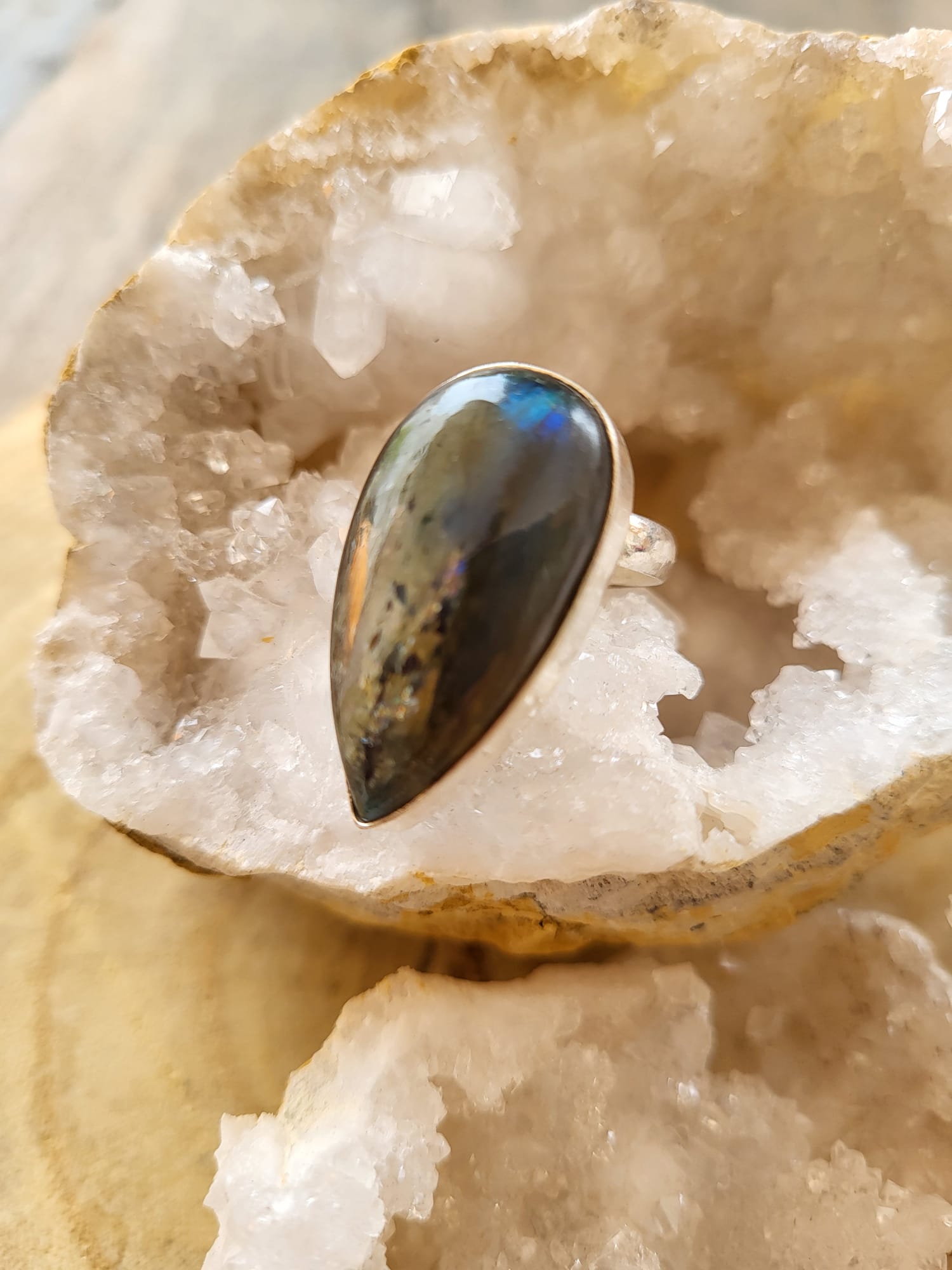 Anillo de Plata Germana con Labradorita Gota Natural