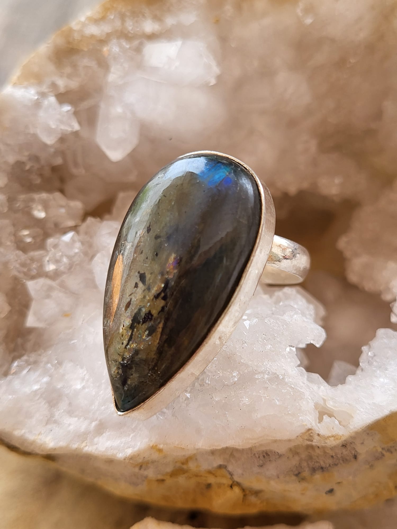 Anillo de Plata Germana con Labradorita Gota Natural