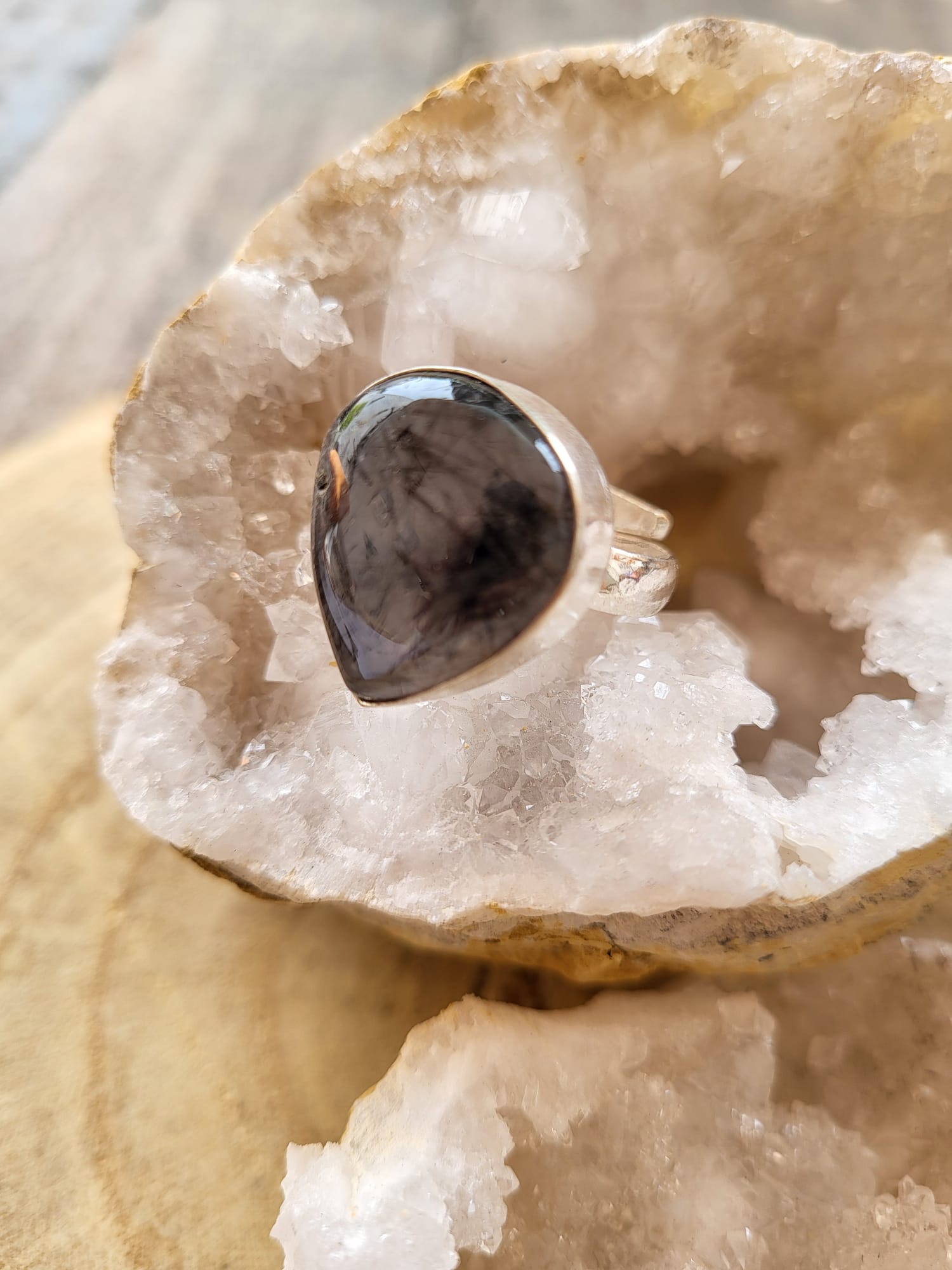 Anillo de Plata Germana con Cuarzo Blanco Rutilo Turmalina Gota Natural