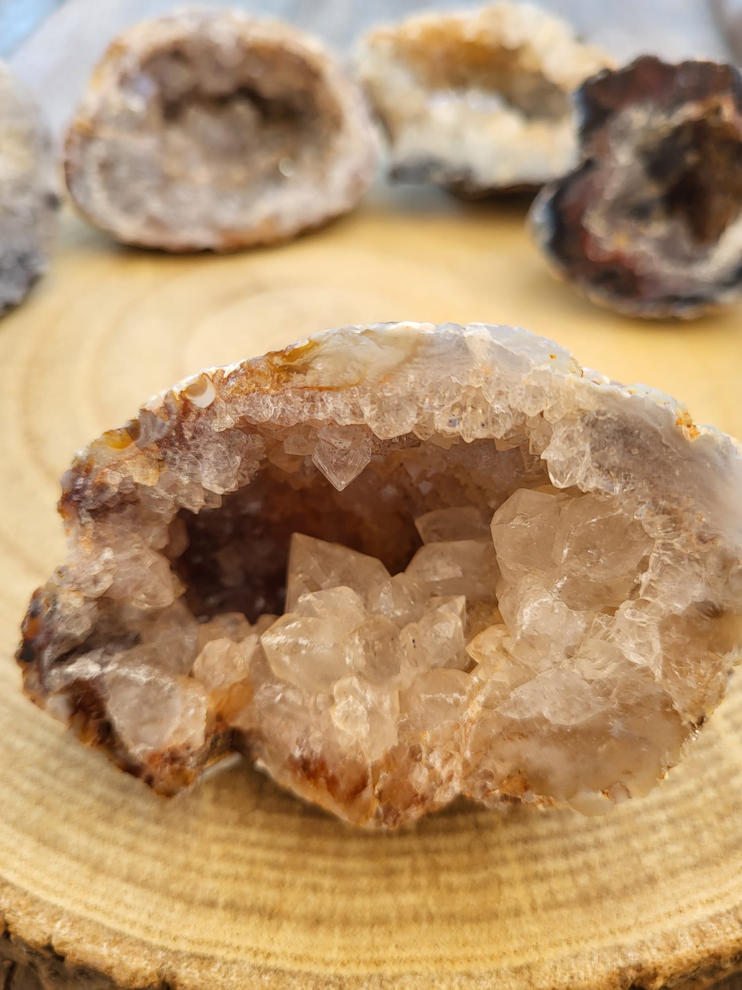 Geoda de Cuarzo Blanco y Calcedonia Nº3