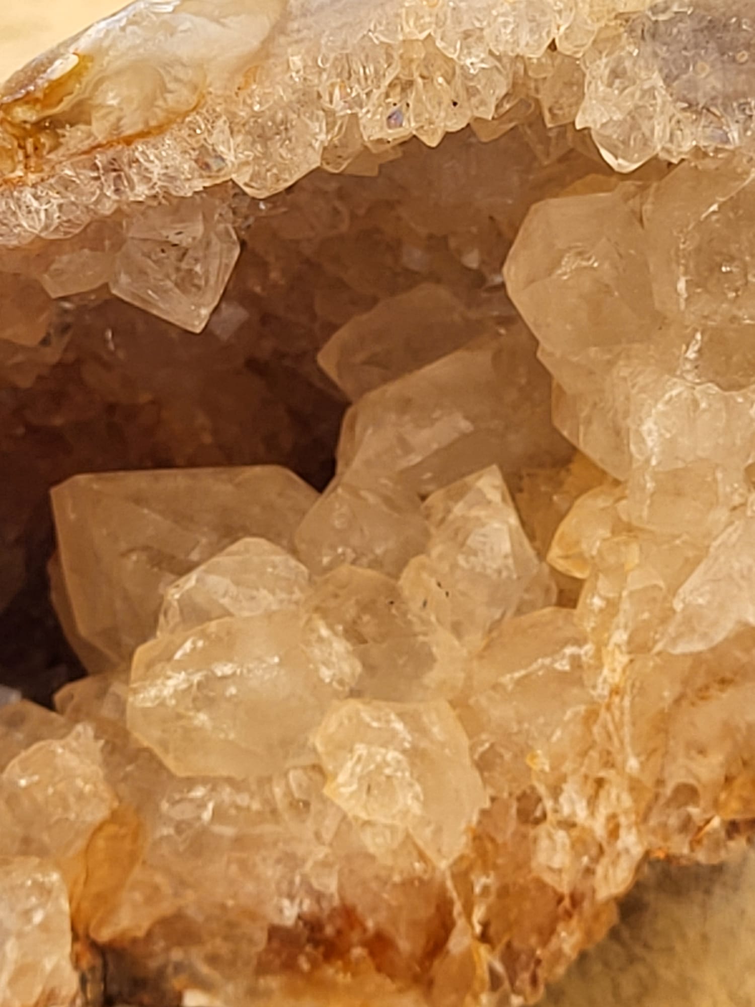 Geoda de Cuarzo Blanco y Calcedonia Nº3