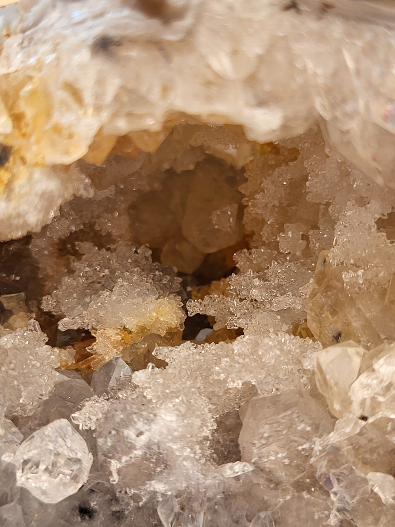 Geoda de Cuarzo Blanco y Calcedonia Nº4