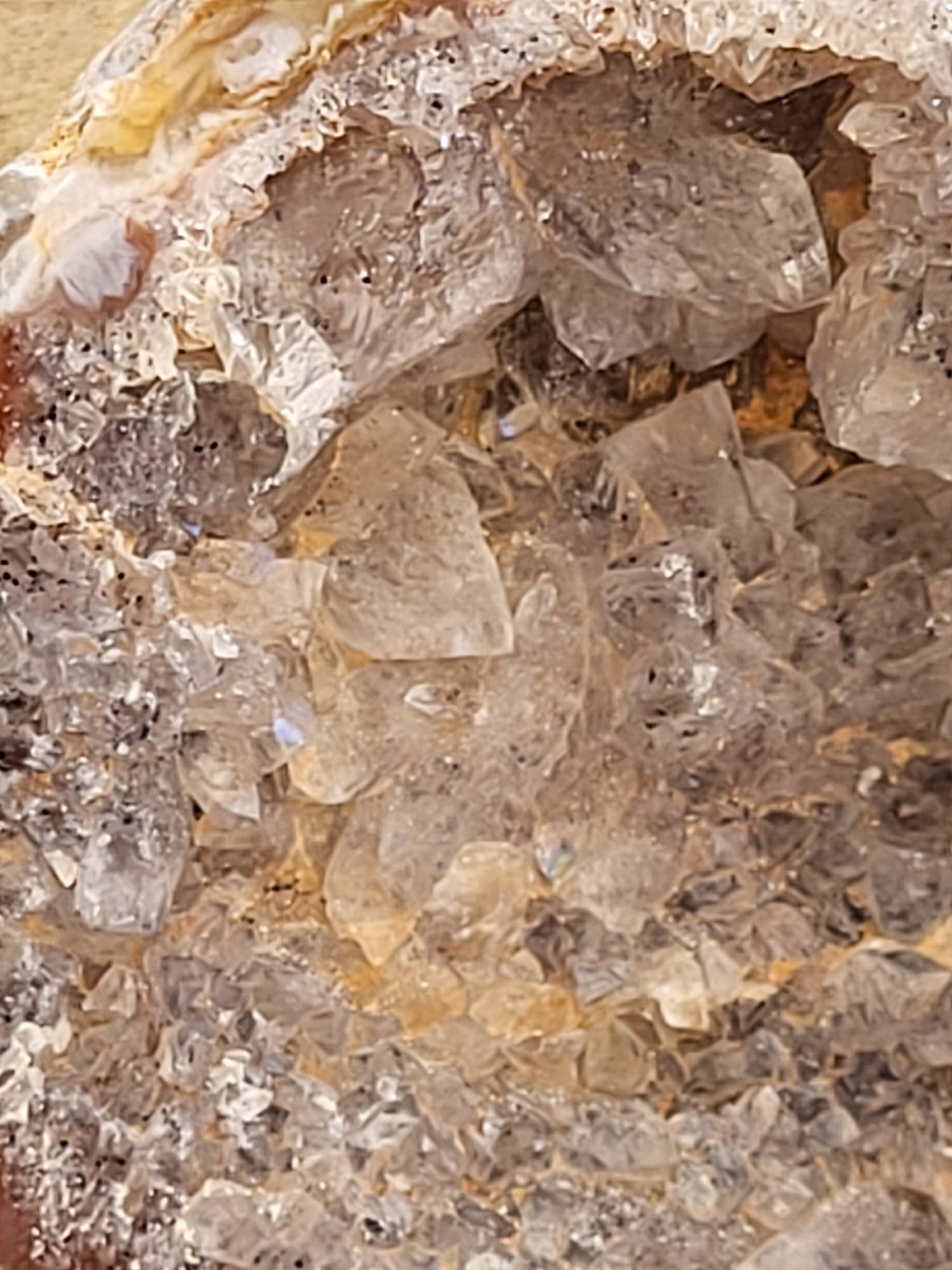 Geoda de Cuarzo Blanco y Calcedonia Nº2